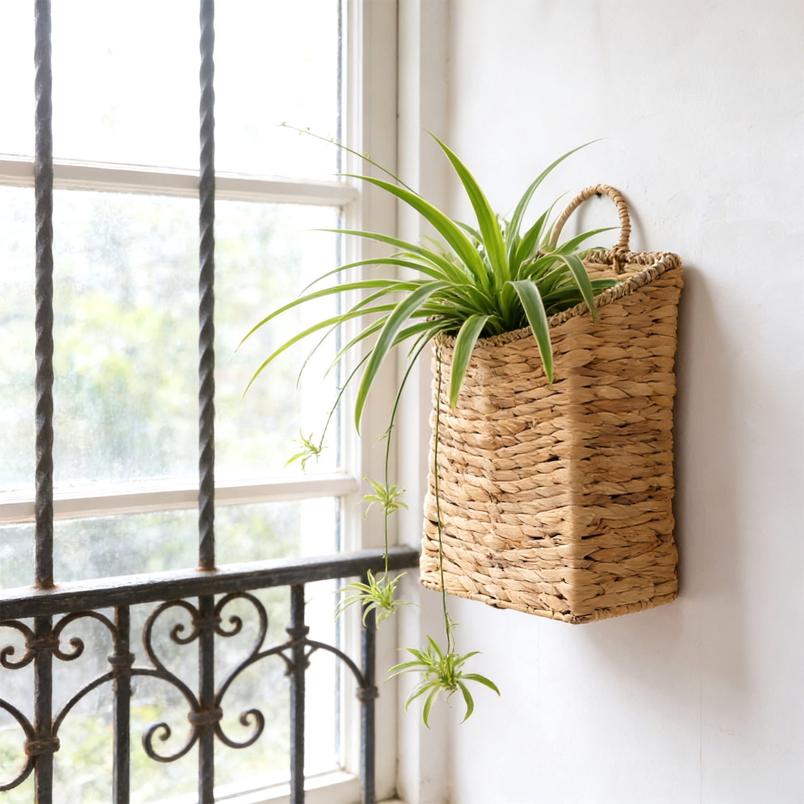 Water Hyacinth Hanging Wall Basket, Handwoven Wicker Wall Hanging Baskets for Home Decor, Entryway & Bathroom – Natural Handmade Door Basket for Stylish Wall Display,9.8 x 4.7 x 12.6 in