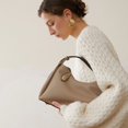 thumbnail image 5 of Bolso de hombro de piel auténtica 100 % para mujer, bolso de hombro de marca de diseñador de lujo, tendencia de moda 2024, bolso cruzado gris ZADIG, 5 of 5