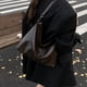 thumbnail image 5 of Bolso Bandolera de Piel Sintética de Gran Capacidad para Mujer | Correa Ajustable | Bolso Compacto y Elegante para Uso Diario de Estudiantes | Blanco, Marrón y Café, 5 of 6