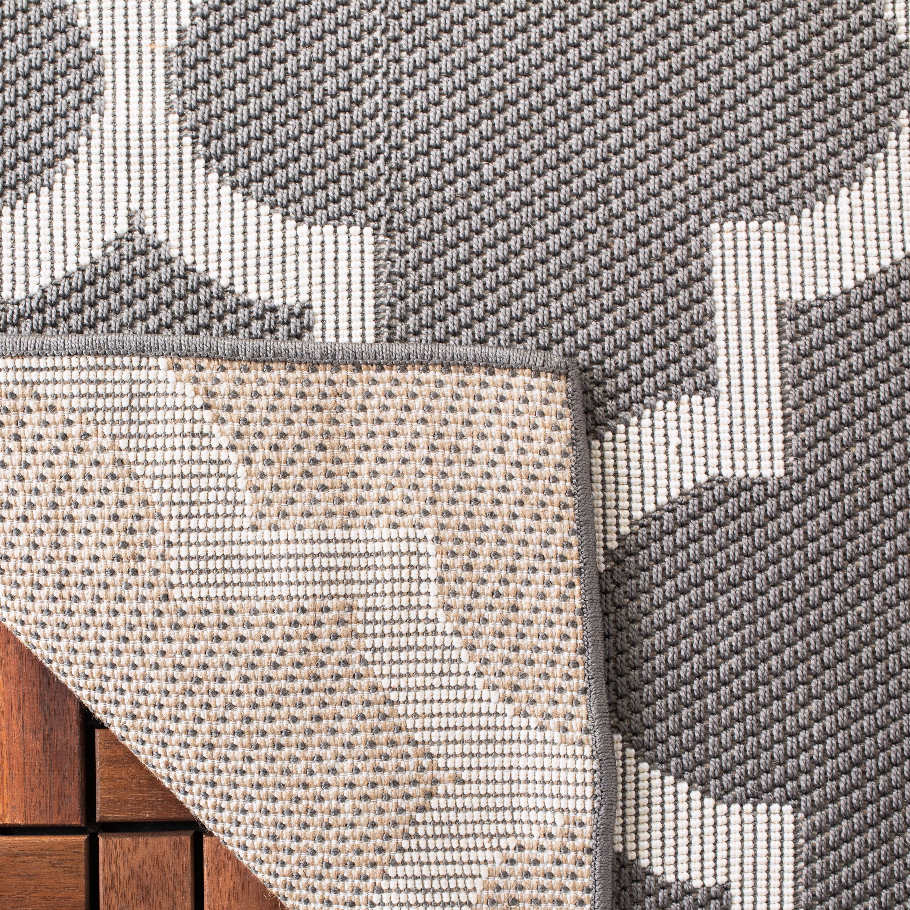 SAFAVIEH Machine Washable Rug Indoor/Outdoor Bermuda Collection - Bermuda Abraham Geometric Quatrefoil Indoor/Outdoor Area Rug Grey/Ivory, 9' x 12'