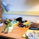 thumbnail image 5 of Escultura de resina de rana verde | Adorno de escritorio para sala de estar, dormitorio y espacio de yoga | Decoración para el hogar y la oficina | Bonita estatua de jardín | Regalo para niños y, 5 of 6