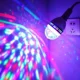 thumbnail image 5 of Lámpara de fiesta giratoria RGB E27 con luz de discoteca, luz estroboscópica LED, bombilla de discoteca de cristal para fiesta de cumpleaños, club, bar, karaoke, Halloween y Navidad, 5 of 5