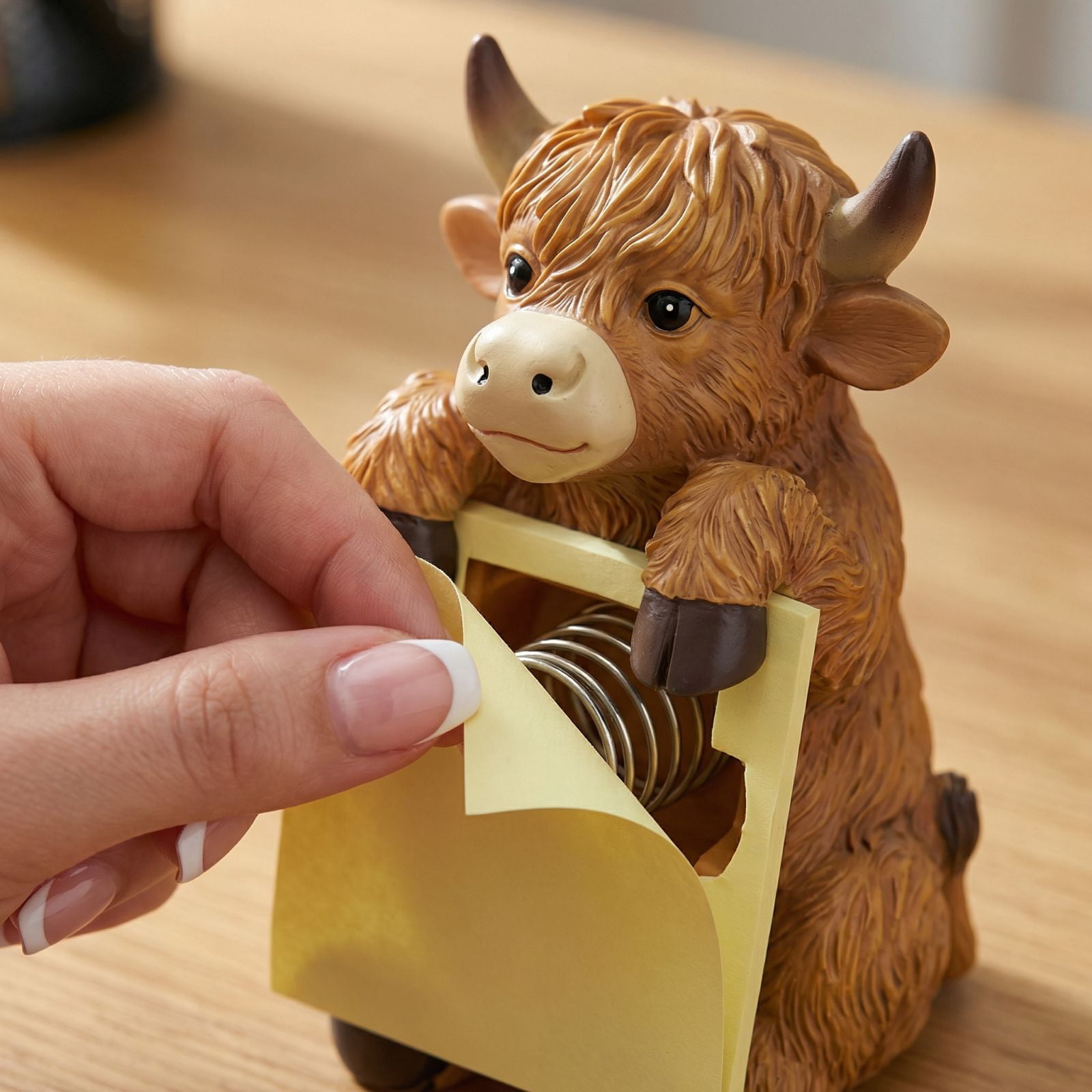 3.94in Resin Highland Cow Sticky Note Holder for Office Desk Decor, Cute Animal Memo Pad Dispenser Home Desktop Organizer Accessory