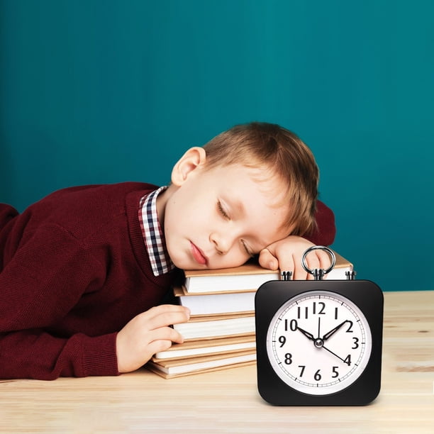 Despertador pequeño y silencioso con diseño de caramelos creativos de moda, reloj despertador de escritorio con barrido de viento y segundos.