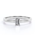 thumbnail image 1 of JeenMata Anillo de Compromiso Solitario con Engaste en Garra de Moissanita de Corte Esmeralda de 0,5 Quilates con Certificación Chapado en Oro Blanco de 18 K sobre Plata, 1 of 7