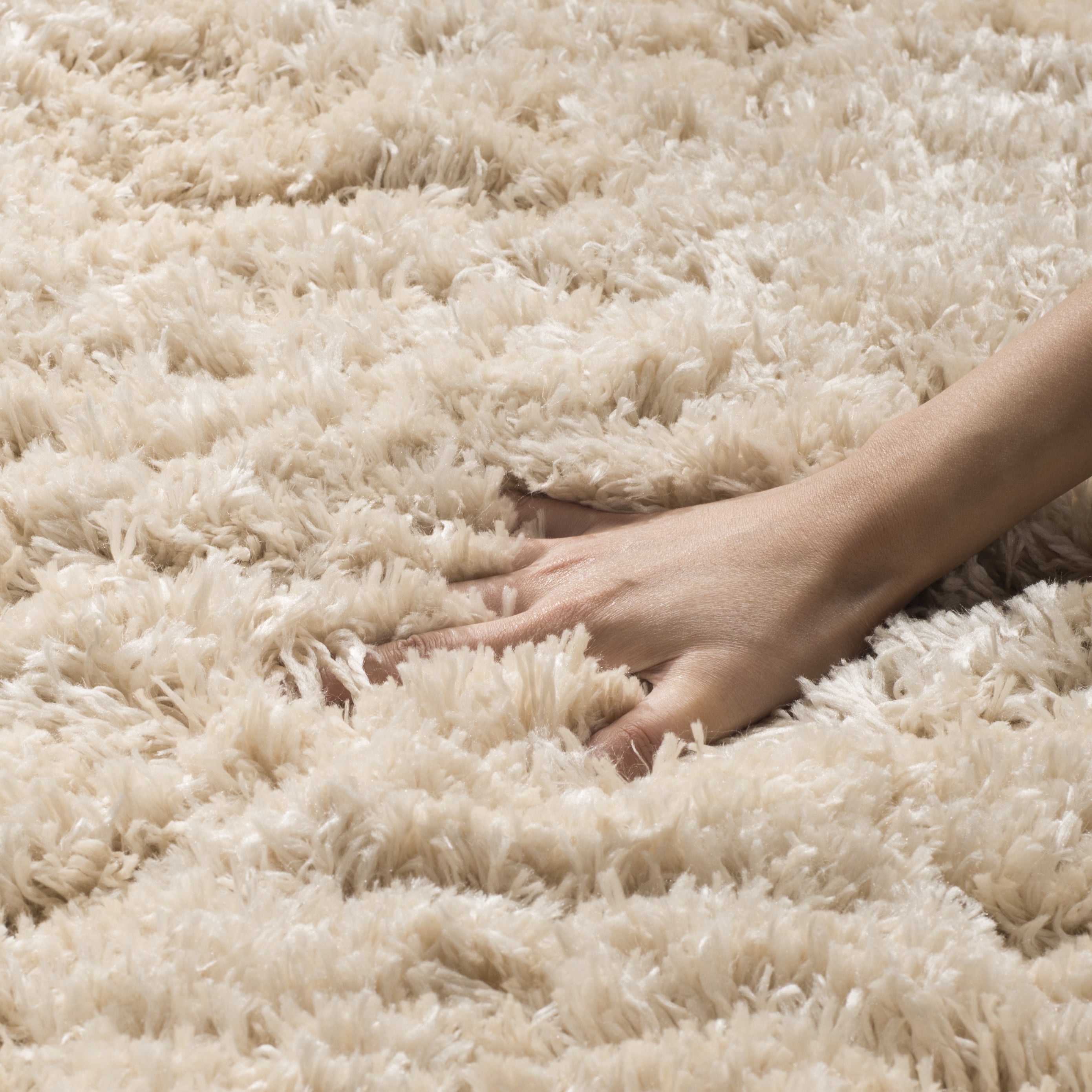SAFAVIEH Polar Abbot Solid Shag Area Rug, Light Beige, 4' x 6'