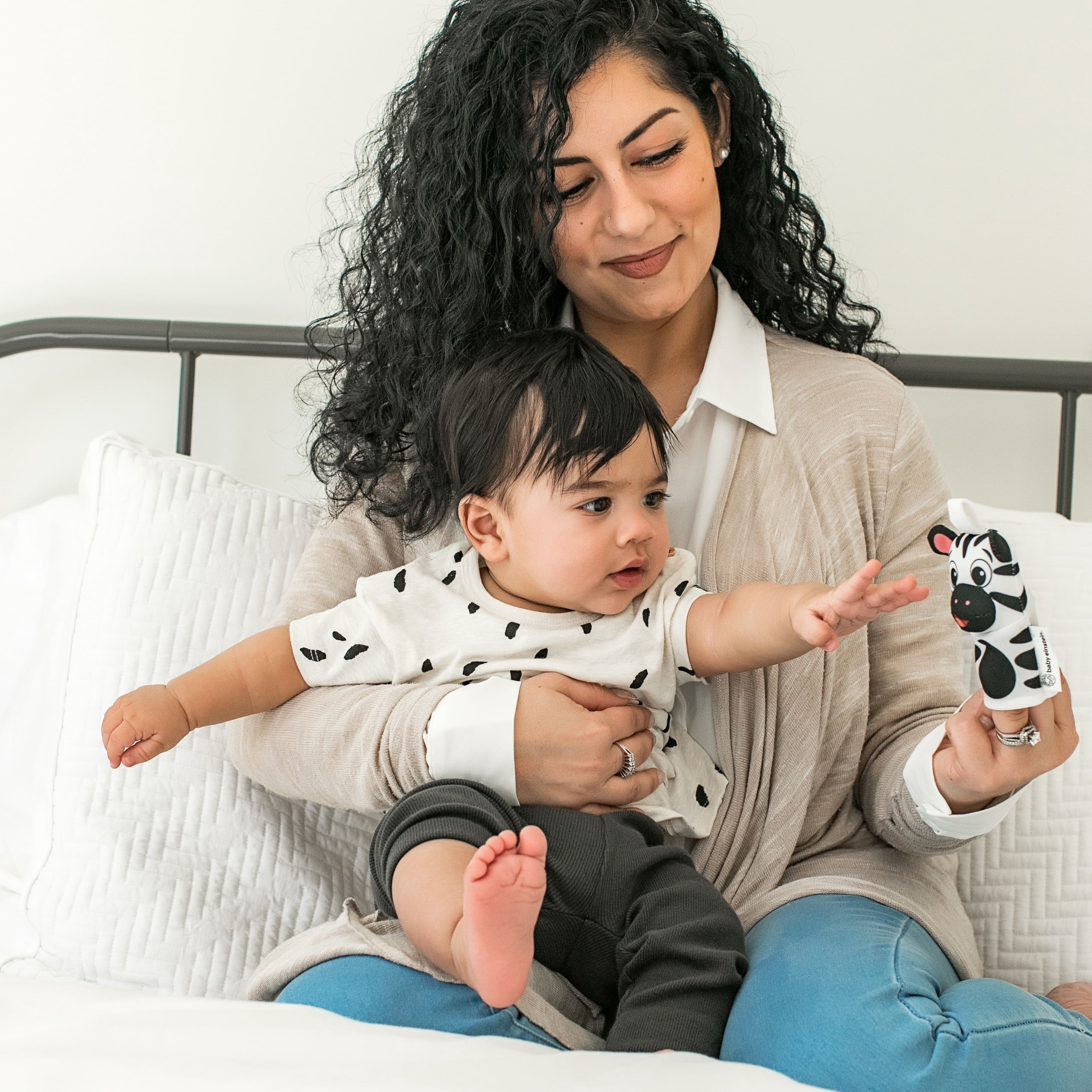 baby einstein contrast critters