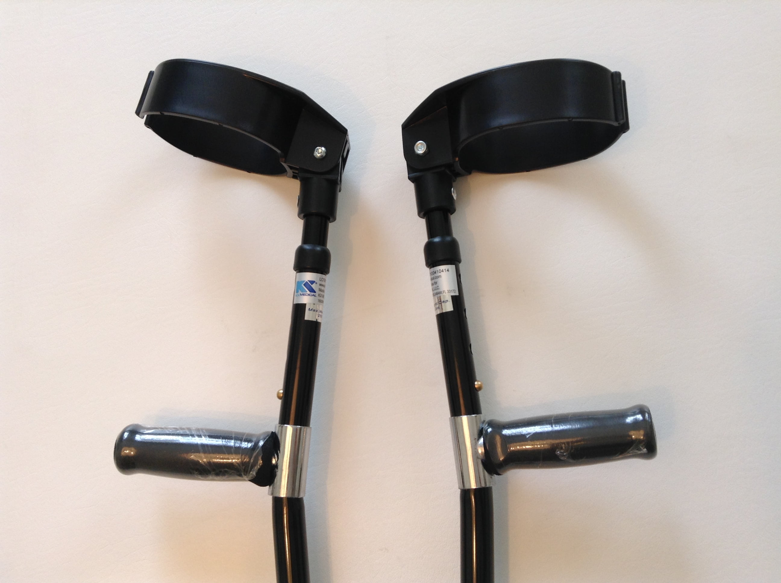 Adjustable Forearm Crutches Size M (Pair) Black