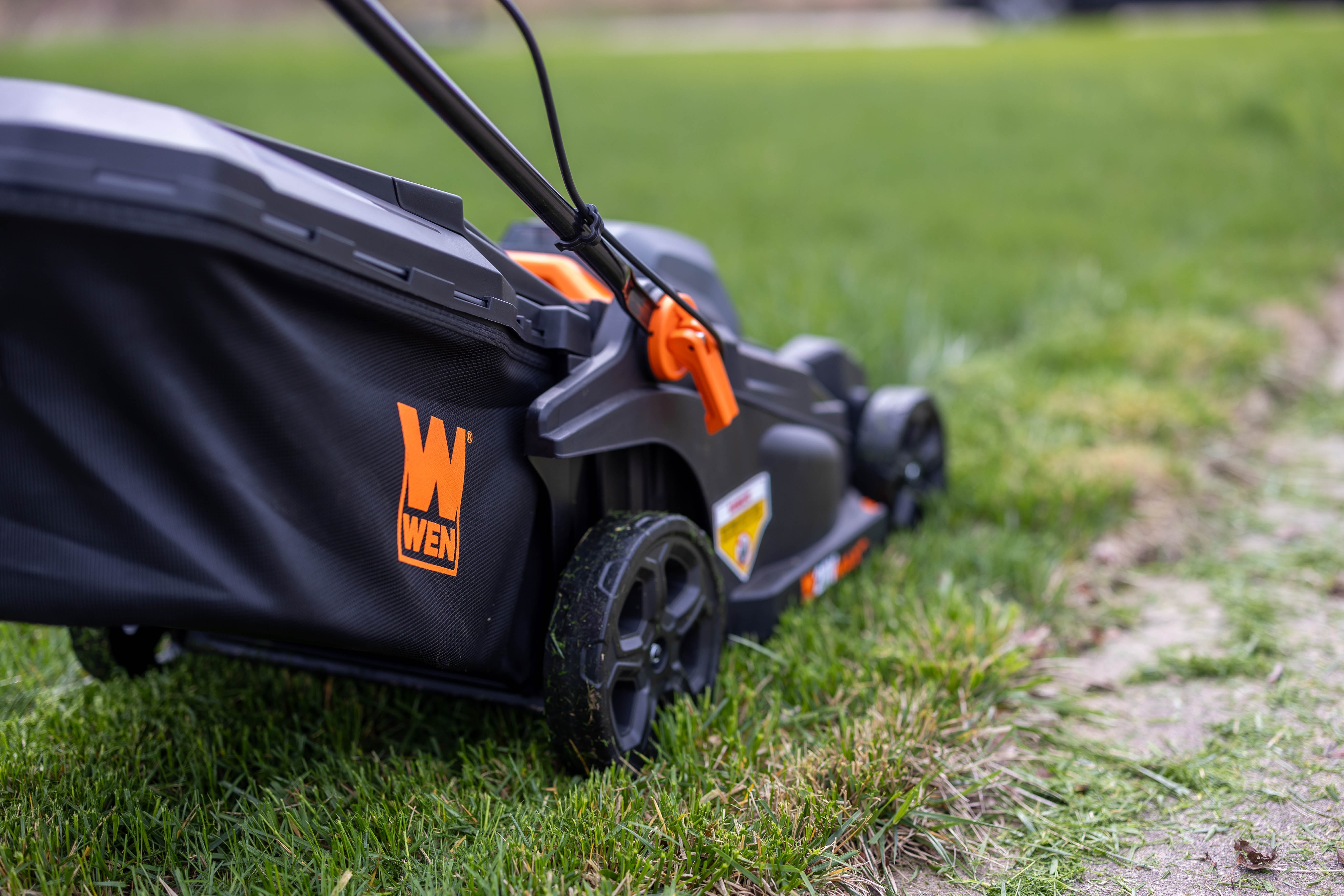 WEN 20V Max 2-in-1 19-Inch Cordless Brushless Lawn Mower and Mulcher with Two 5Ah Batteries and Dual Port Charger
