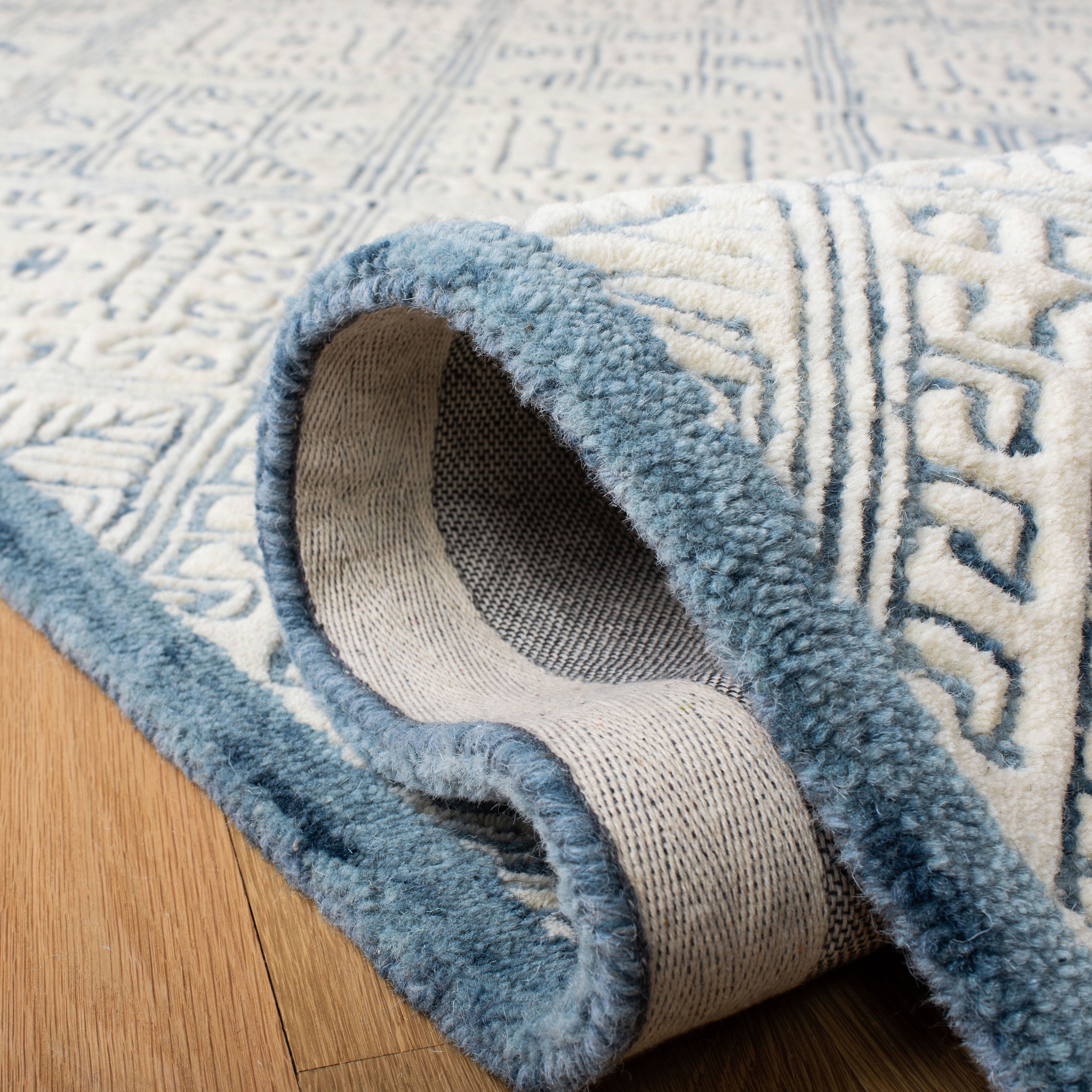 SAFAVIEH Glamour Drummond Geometric Wool Area Rug, Blue/Ivory, 6' x 6' Square