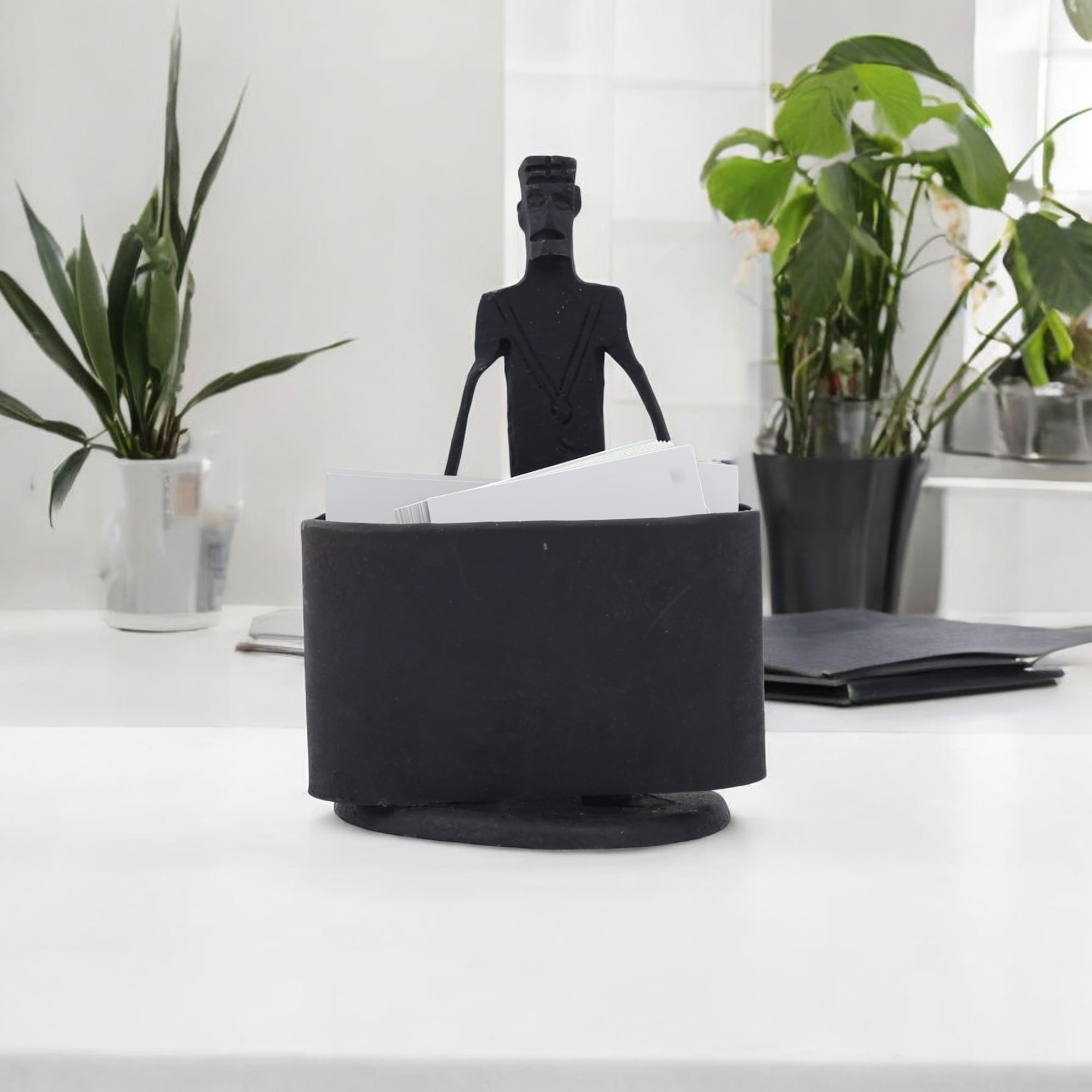 Stylish Iron Card Holder – Features a Gentleman Design with Oval Tray, Perfect for Organizing Cards with Artistic Flair