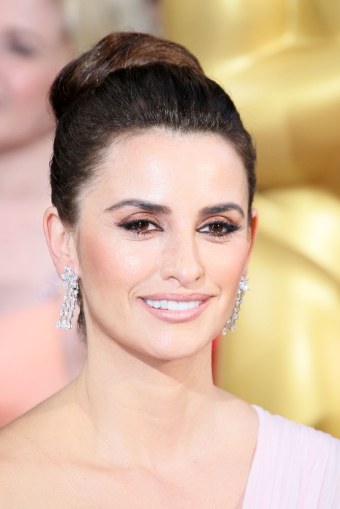 Penelope Cruz At Arrivals For The 86Th Annual Academy Awards - Arrivals