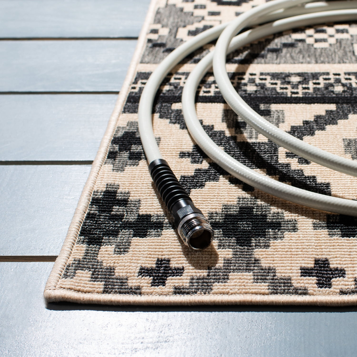 SAFAVIEH Veranda Dogon Southwestern Indoor/Outdoor Runner Rug, 2'3" x 8', Black/Beige