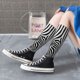 thumbnail image 5 of Fotbe Optical Zebra Illusion Calcetas Divertidas Estampadas para Hombre y Mujer, Calcetas de Algodón hasta la Rodilla para Caminar, Correr, Enfermería y Embarazo, 5 of 6