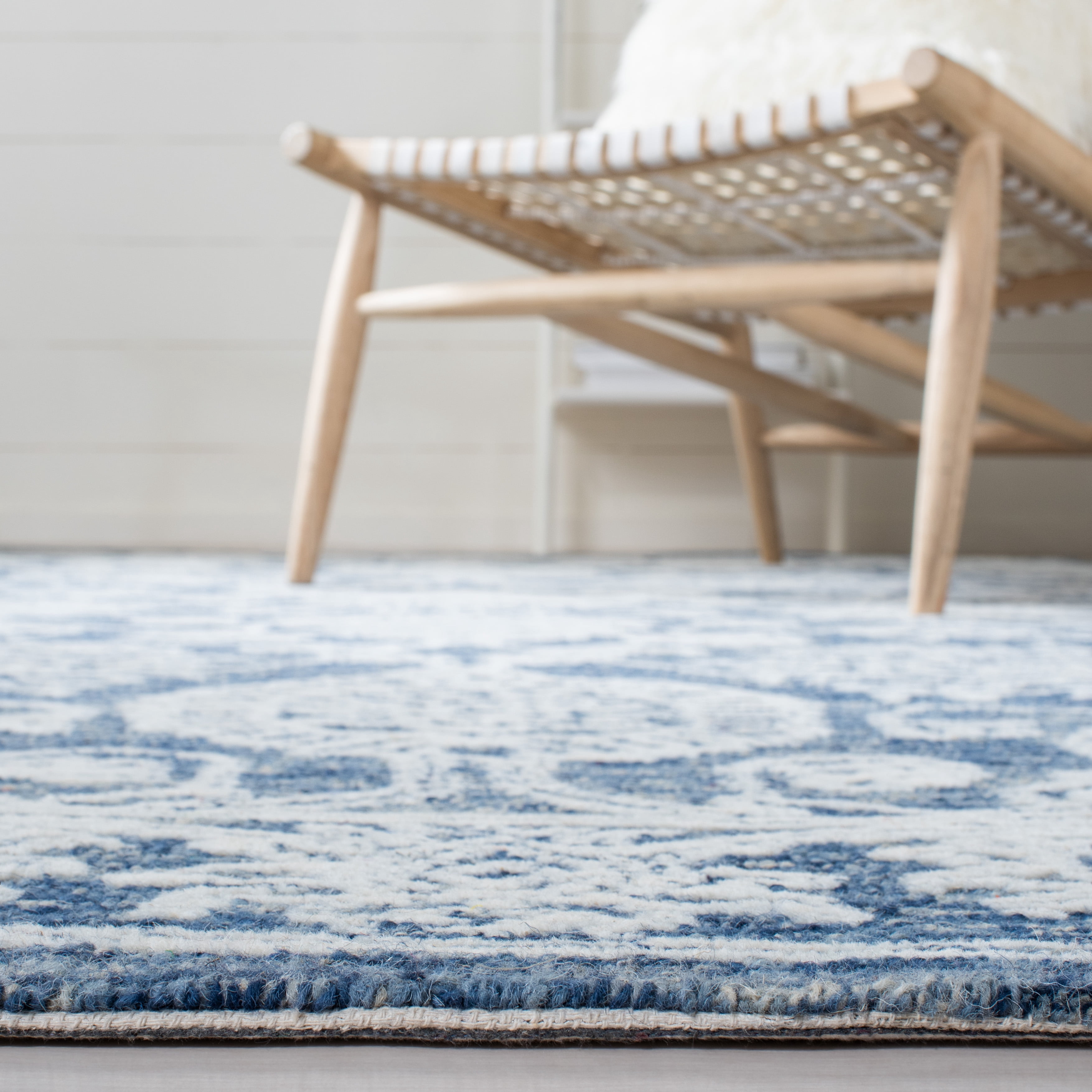 Safavieh Metro Josiah Medallion Area Rug, Natural/Blue, 6' x 6' Round