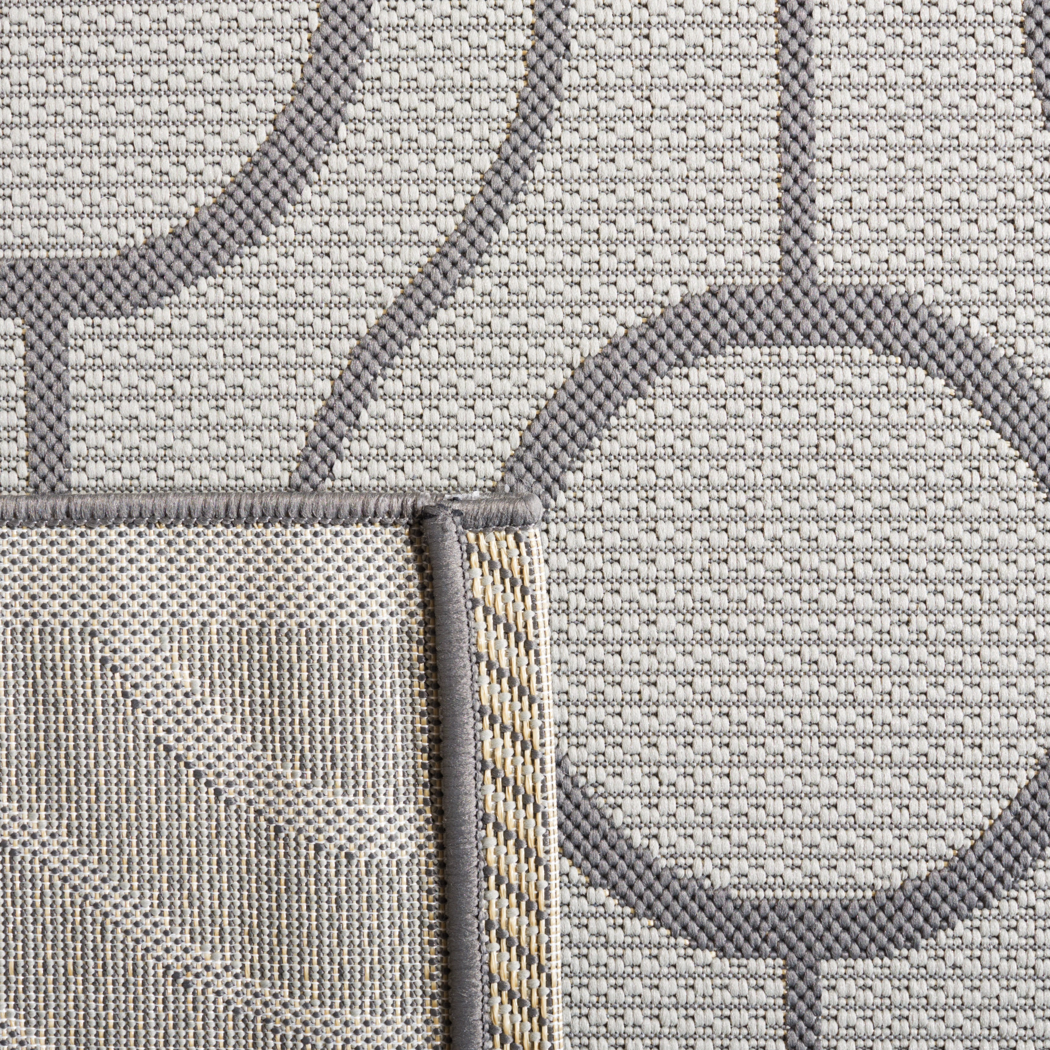 Safavieh Courtyard Brian Geometric Indoor/Outdoor Area Rug, Light Gray/Anthracite, 4' x 5'7"