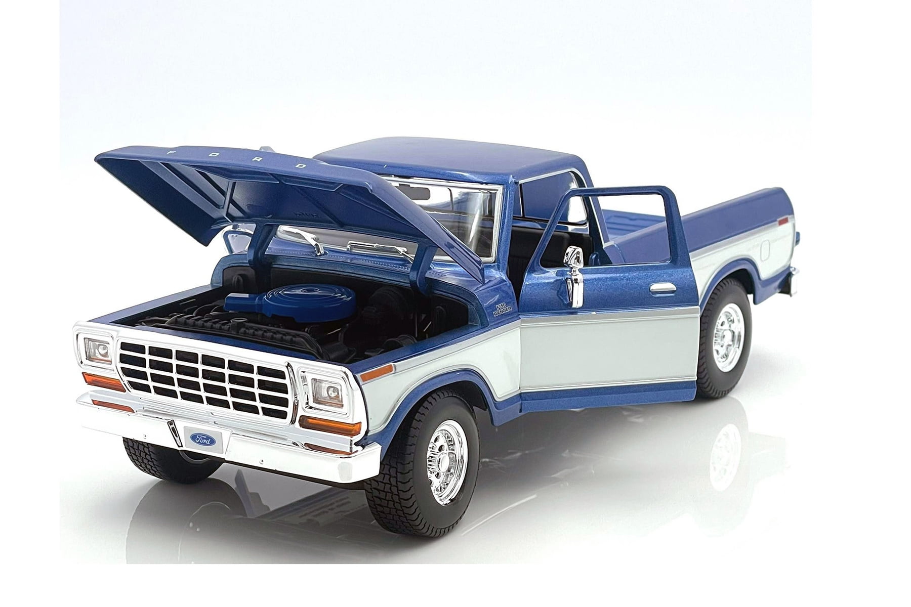 Maisto 1979 Ford F150 Pickup Truck Blue and White 1:18