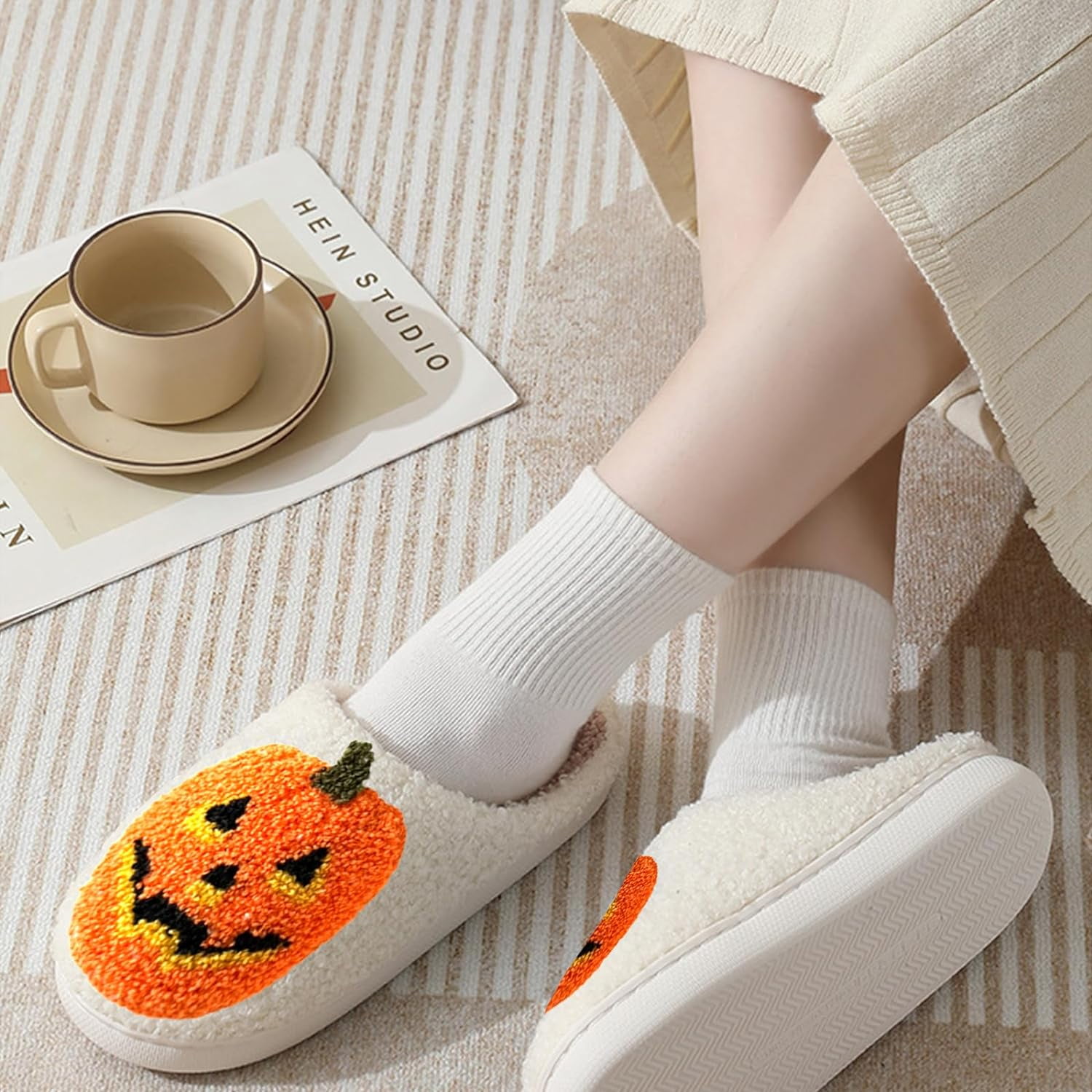 Halloween Slippers for Women Soft Plush Comfy Halloween Pumpkin Slippers Slip on Cozy Indoor Outdoor Slippers Fluffy House Slippers