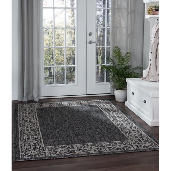 Veranda Traditional 5' x 7' Black and Light Gray Polypropylene Outdoor Area Rug