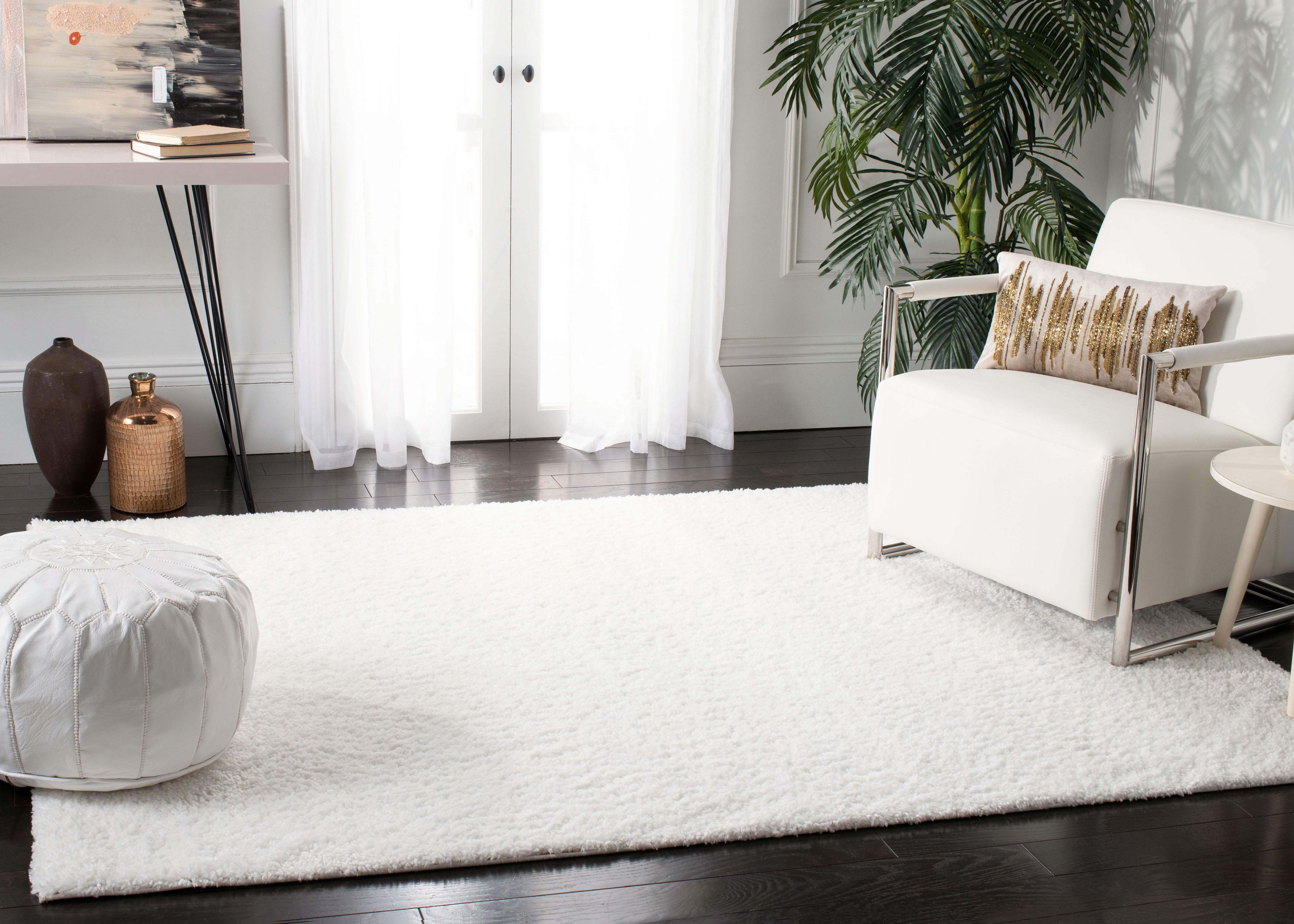 SAFAVIEH August Carlene Solid Plush Shag Area Rug, White, 5'3" x 7'6" - Modern Design, White, Non-Shedding & Easy Cleaning, Ultra Plush Thick Pile, Ideal for Living Room, Bedroom