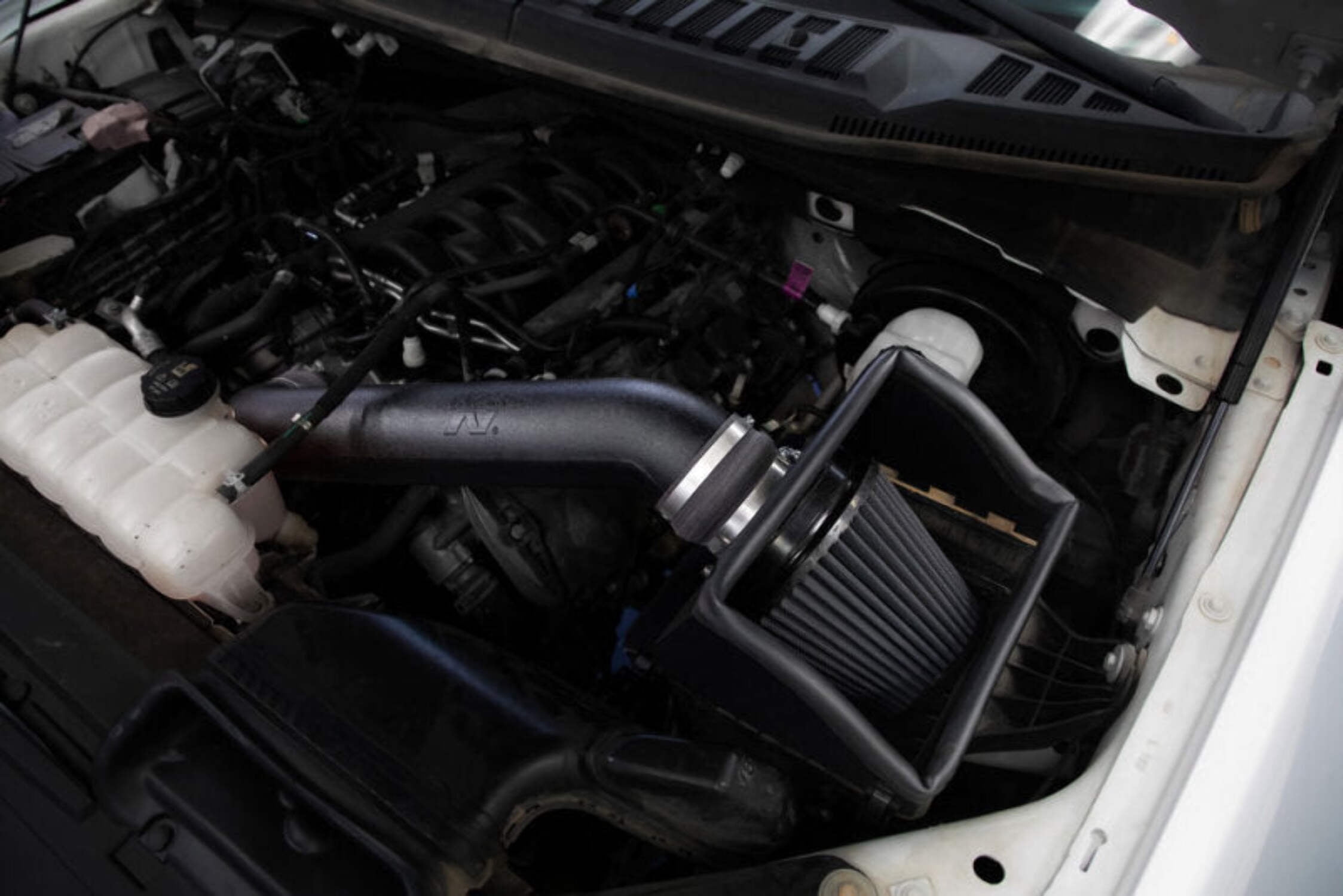 KN 15-20 Ford F150 V8-5.0L Cold Air Intake - DRYFLOW
