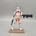 thumbnail image 3 of Figura de acción suelta de Star Wars Legacy Collection Utapau, soldado blanco y naranja, 3,75", 3 of 3