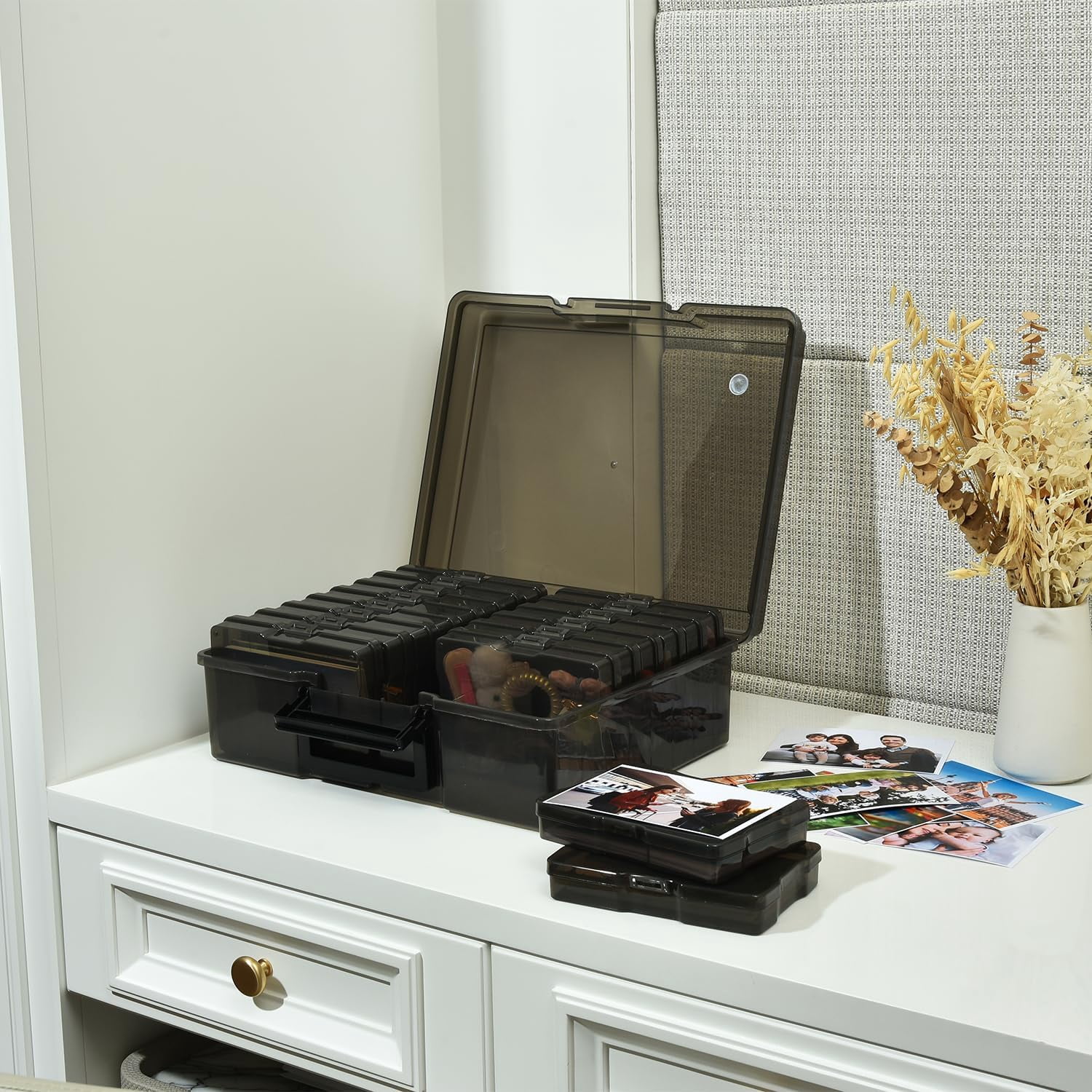 Photo Storage Box with 16 Inner 4" x 6" Photo Case, Portable Storage Organizer with Handle Craft Keeper for Picture, Stickers, Stamps, Screws, Hair Clips, Black