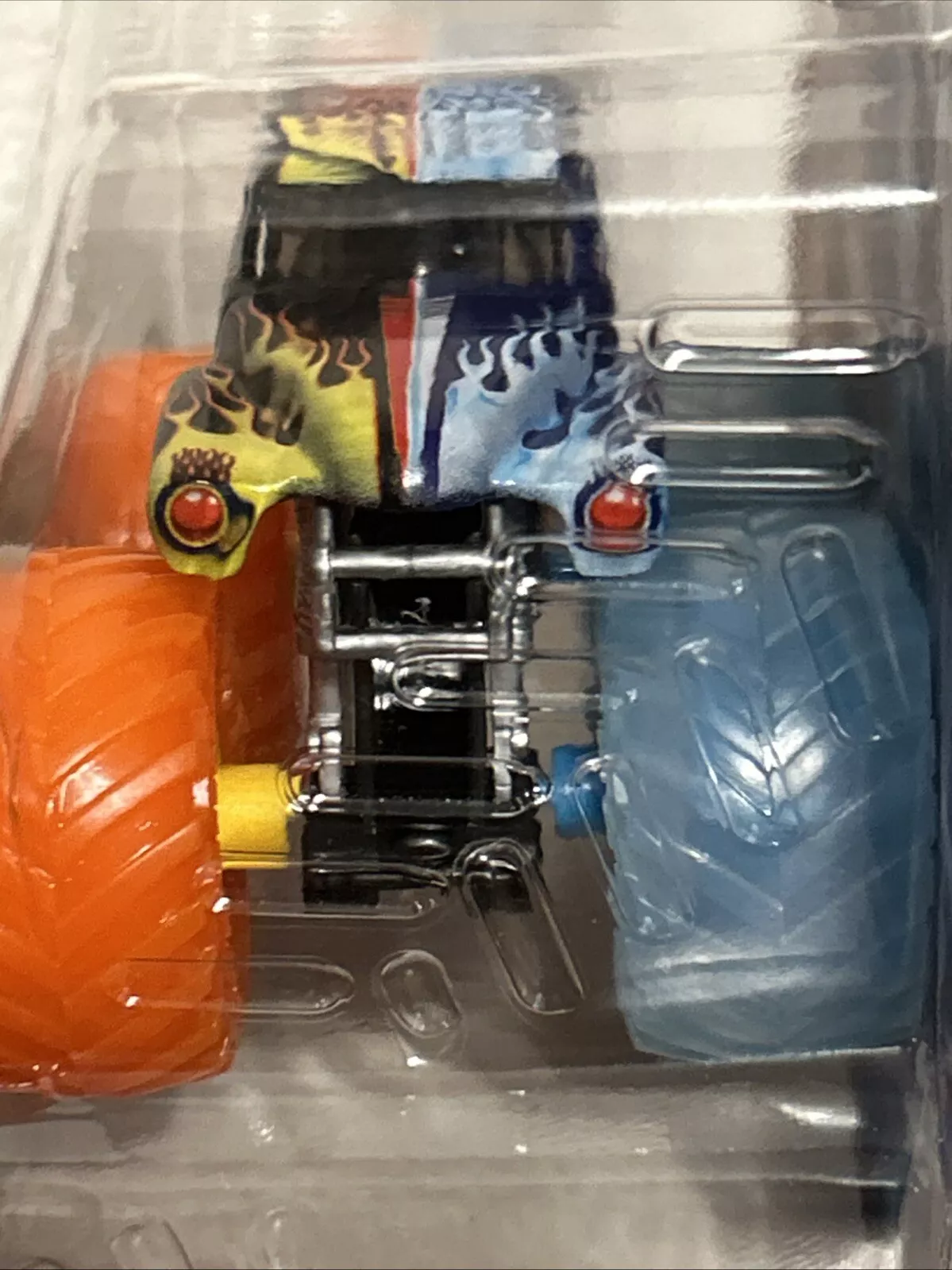 Monster Jam, Fire & Ice Grave Digger Monster Truck, Die-Cast Vehicle, Walmart Exclusive, 1:64 Scale