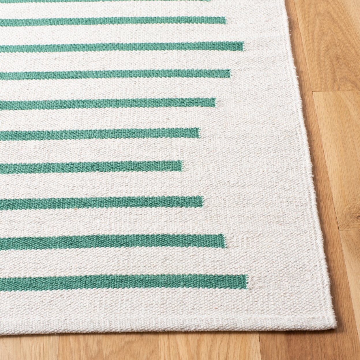SAFAVIEH Montauk Amadine Striped Cotton Area Rug, Ivory/Dark Green, 5' x 8'
