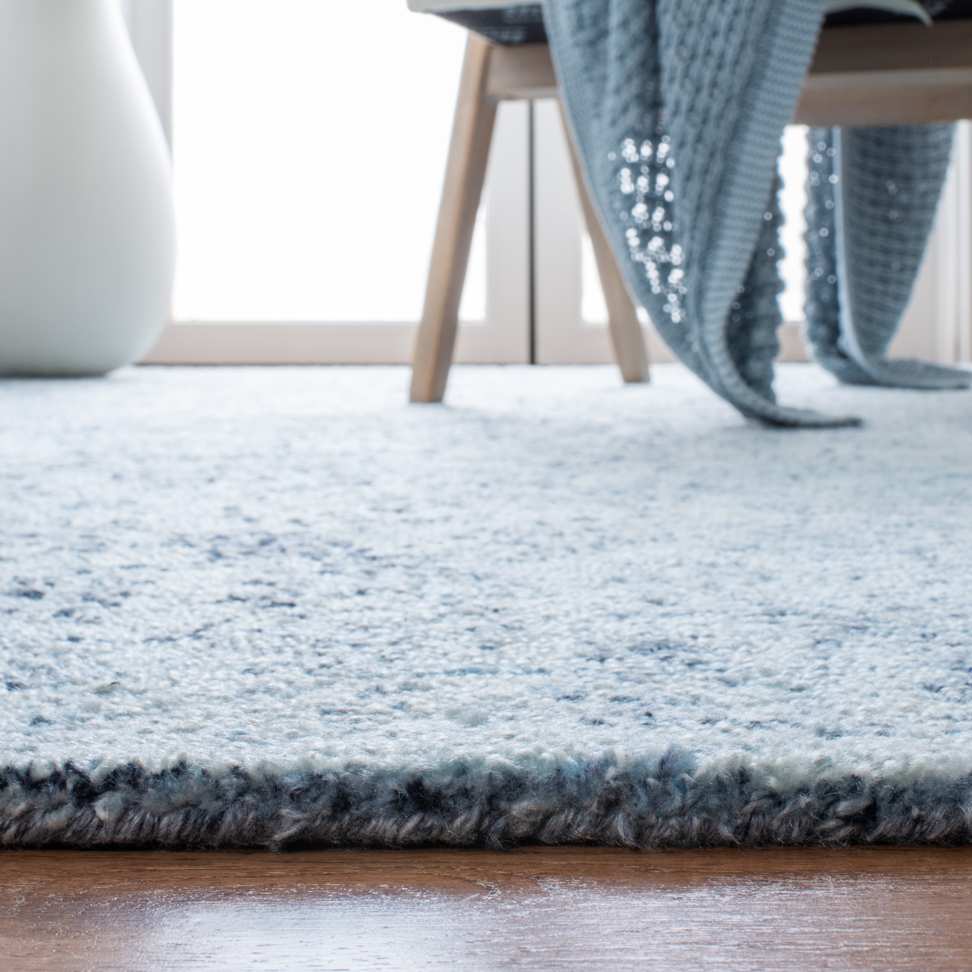 SAFAVIEH Marquee Xanthia Medallion Area Rug, Light Blue/Navy, 3' x 5'