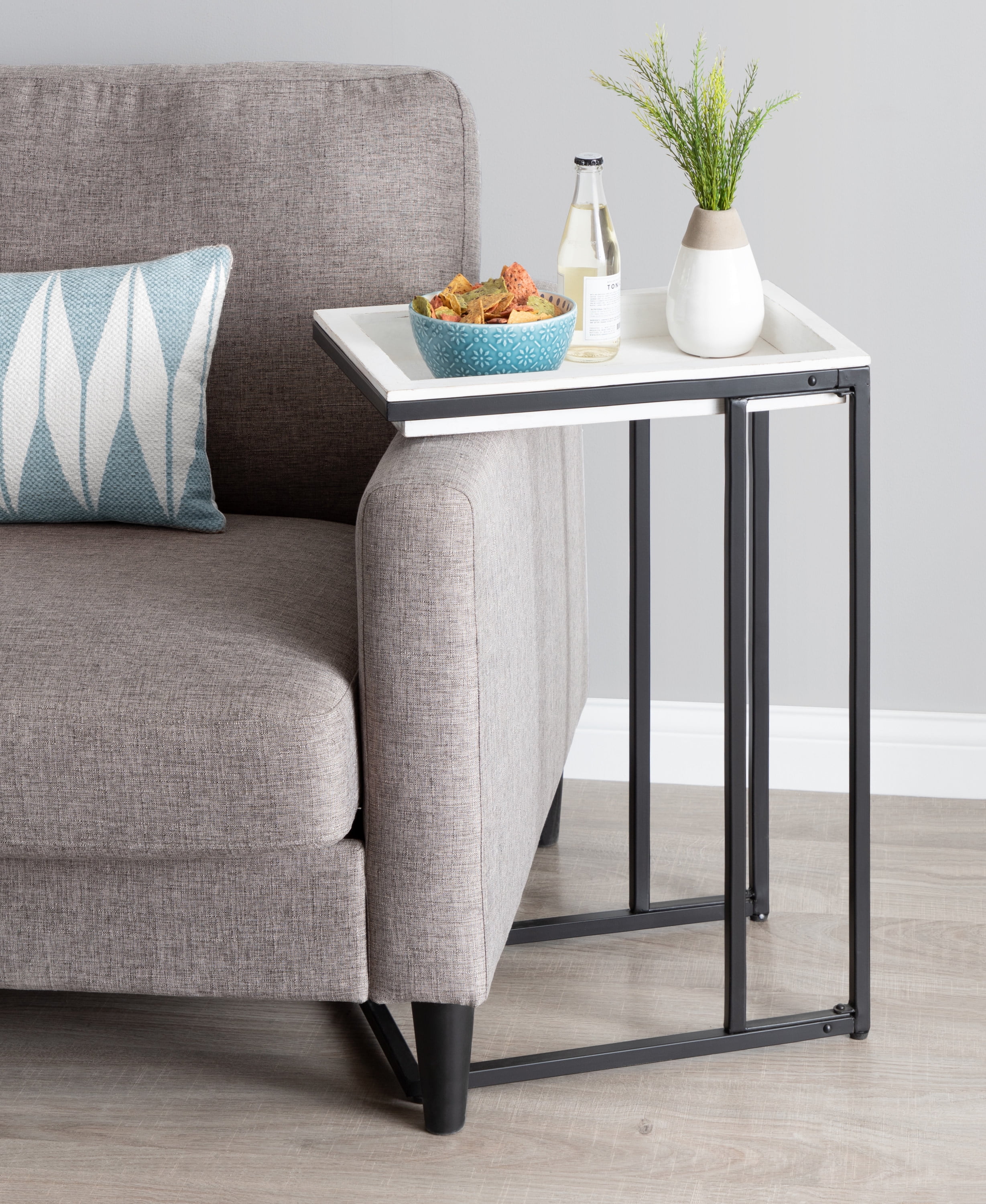 Collapsible outlet c table