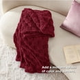 thumbnail image 4 of Manta de forro polar rojo Blanket Bedsure, 127 x 178 cm, suave y acogedora, 4 of 8