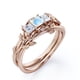 thumbnail image 3 of JeenMata 1 TCW de Piedra Lunar Azul de Corte Princesa y Moissanita - Vid y Hoja - Conjunto Nupcial de 3 Piedras - Baño de Oro Rosa de 18 K sobre Plata, 3 of 6
