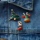 thumbnail image 4 of Conjunto de broche de Navidad para mujer, alfileres de Navidad, muñeco de nieve, copo de nieve, ciervo, campana, sombrero, calcetín, árbol de dibujos animados, joyería bonita, regalo para niños, 4 of 4