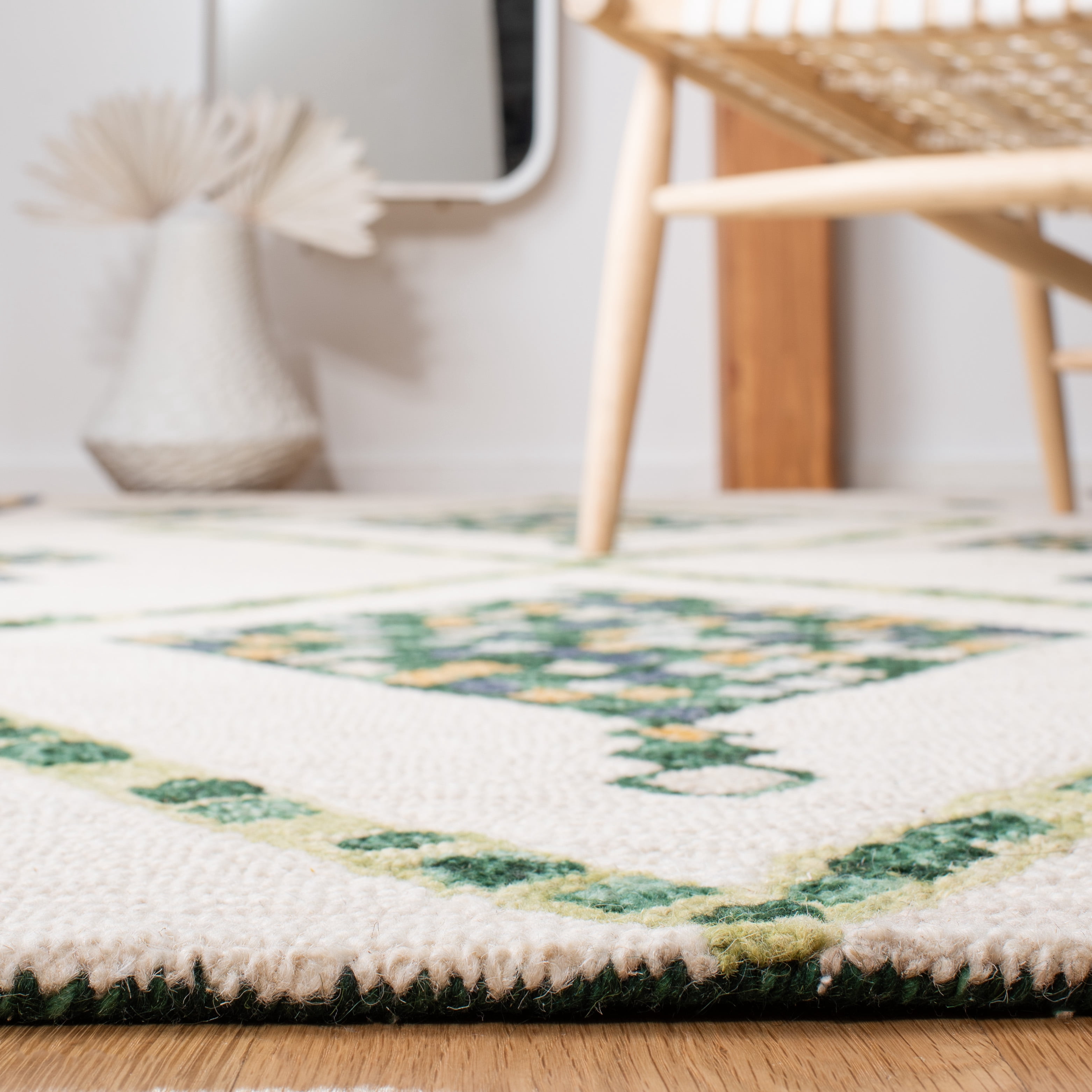 SAFAVIEH Aspen Byrne Southwestern Wool Area Rug, Green/Ivory, 7' x 7' Round