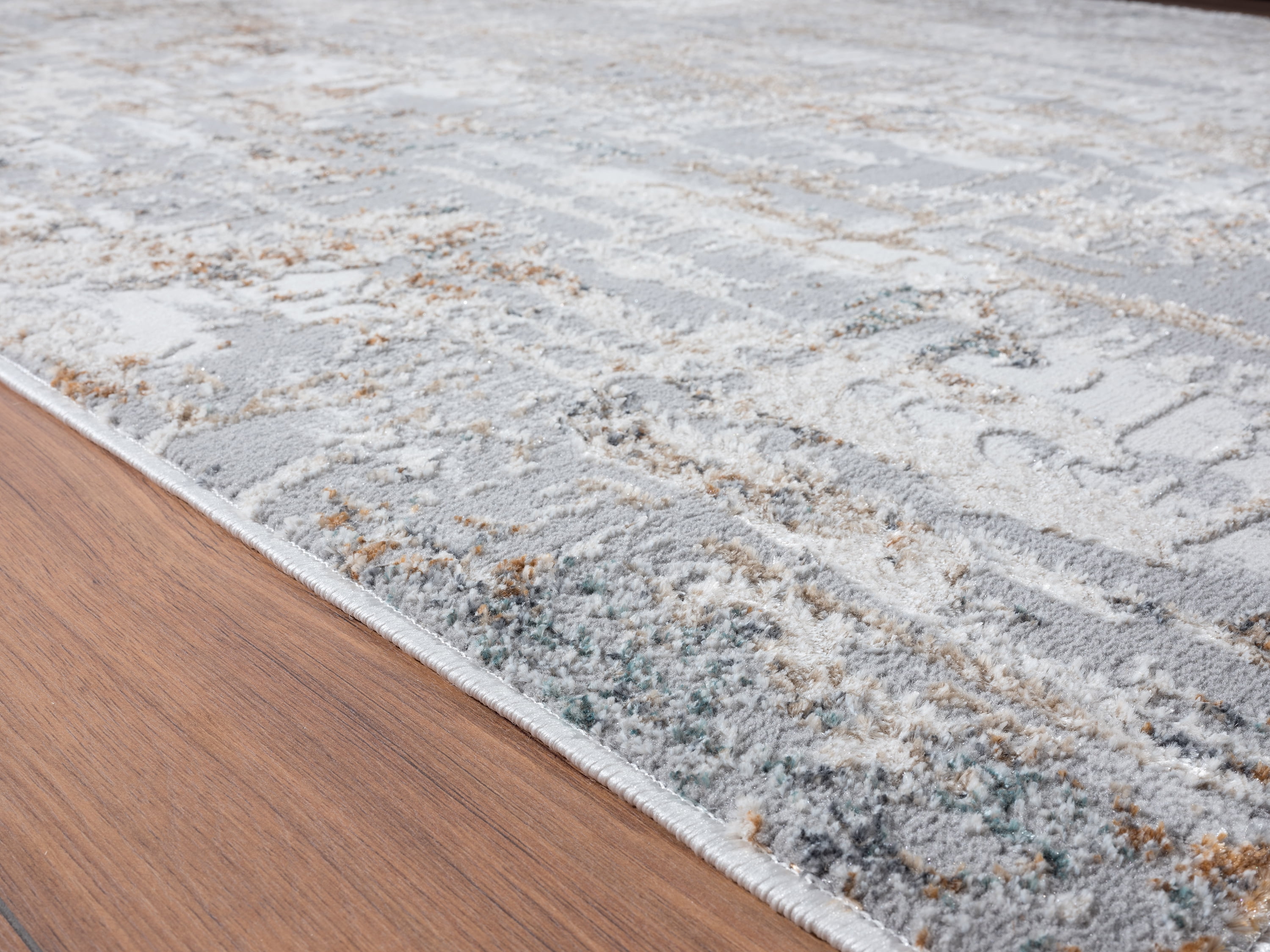 United Weavers of America Grey/Beige Abstract Accent Rug, 2' x 3'