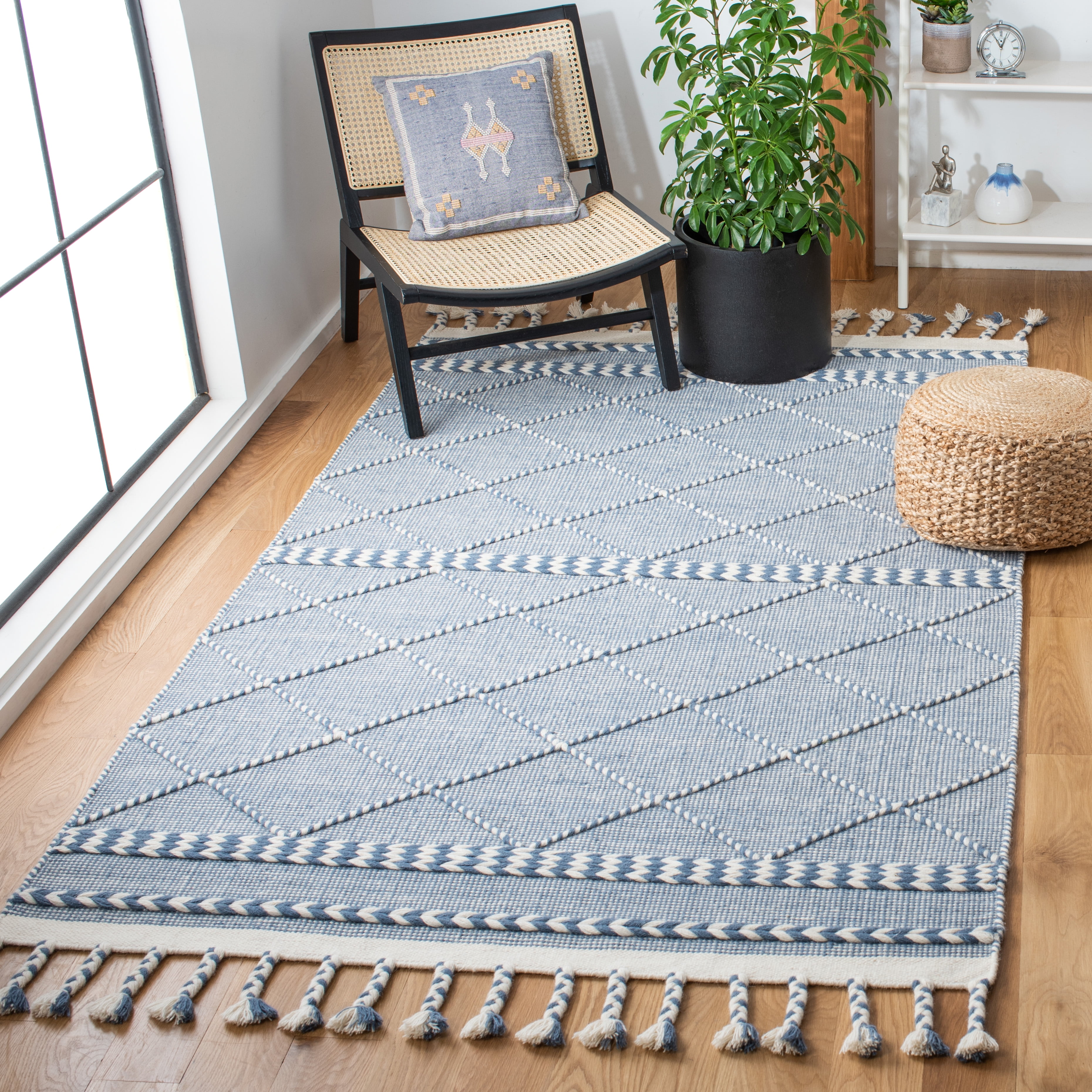SAFAVIEH Casablanca Roswell Geometric Area Rug, Blue/Ivory, 6' x 9'