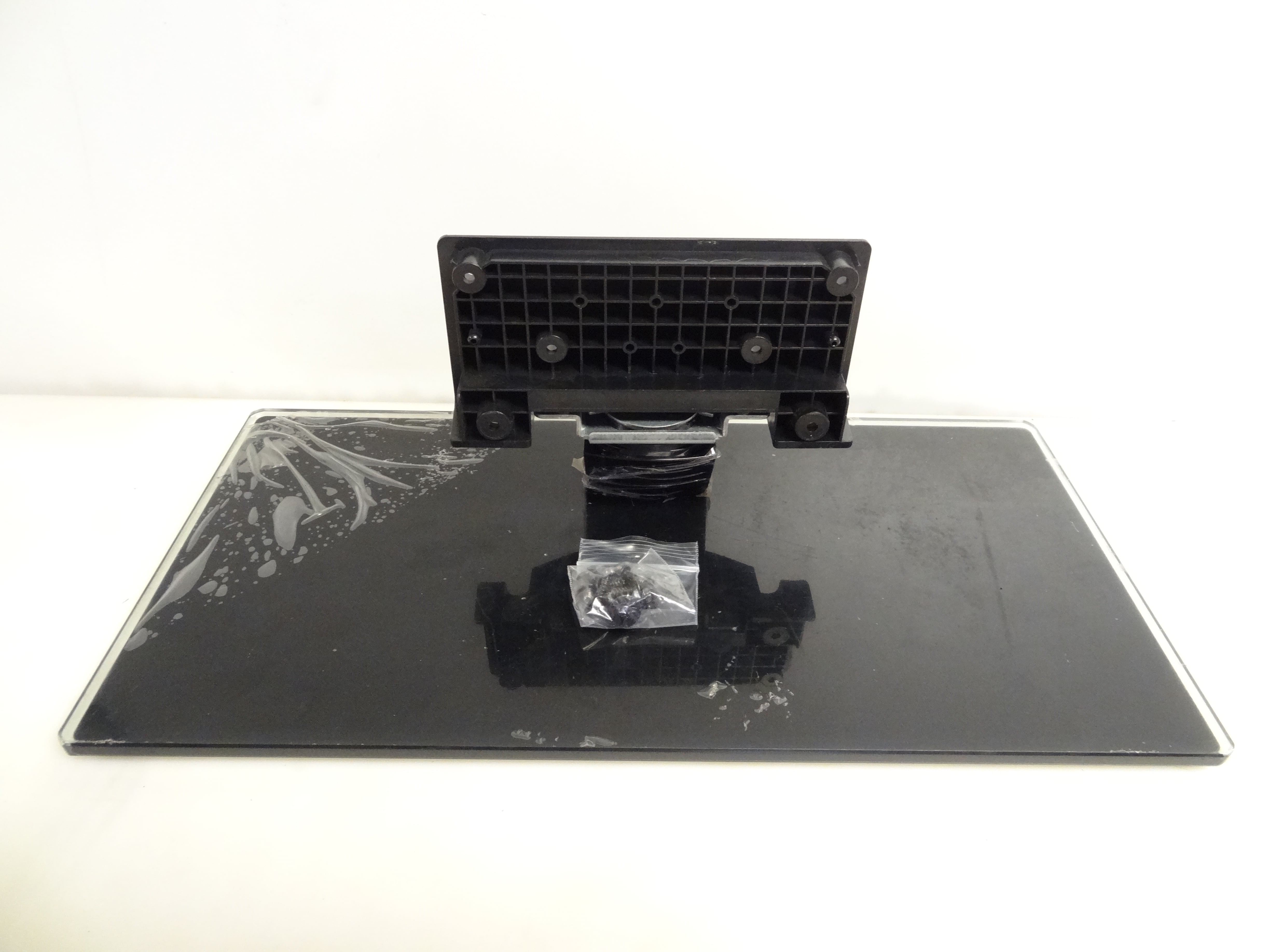 RCA 46LB45RQ Stand W/Screws NEW (1442AL0)