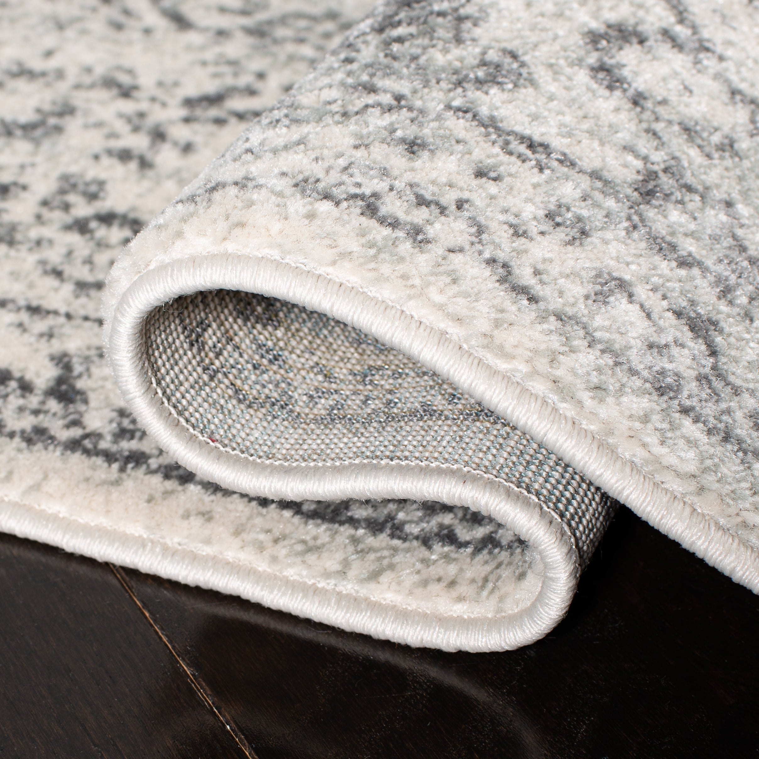 SAFAVIEH Accent Rug 3x5 - Evoke Collection - Traditional Design, Ivory & Grey, Non-Shedding & Easy Cleaning, Ideal for Living Room, Bedroom, Dining Space, Entryway, Bathroom, Bedside