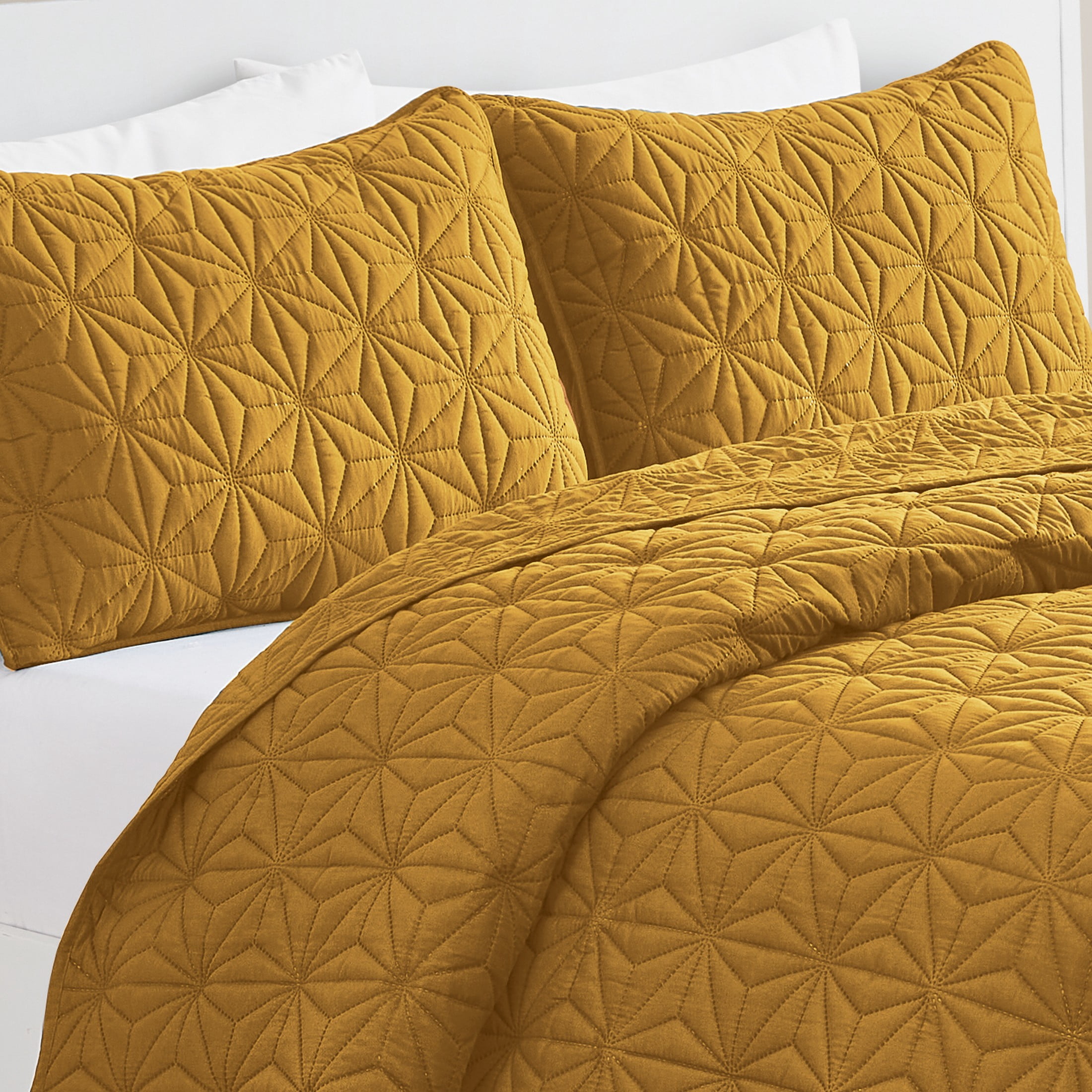 VCNY Home Kaleidoscope 3-Piece Gold Geometric Quilt Set, Full/Queen, Adult, Unisex