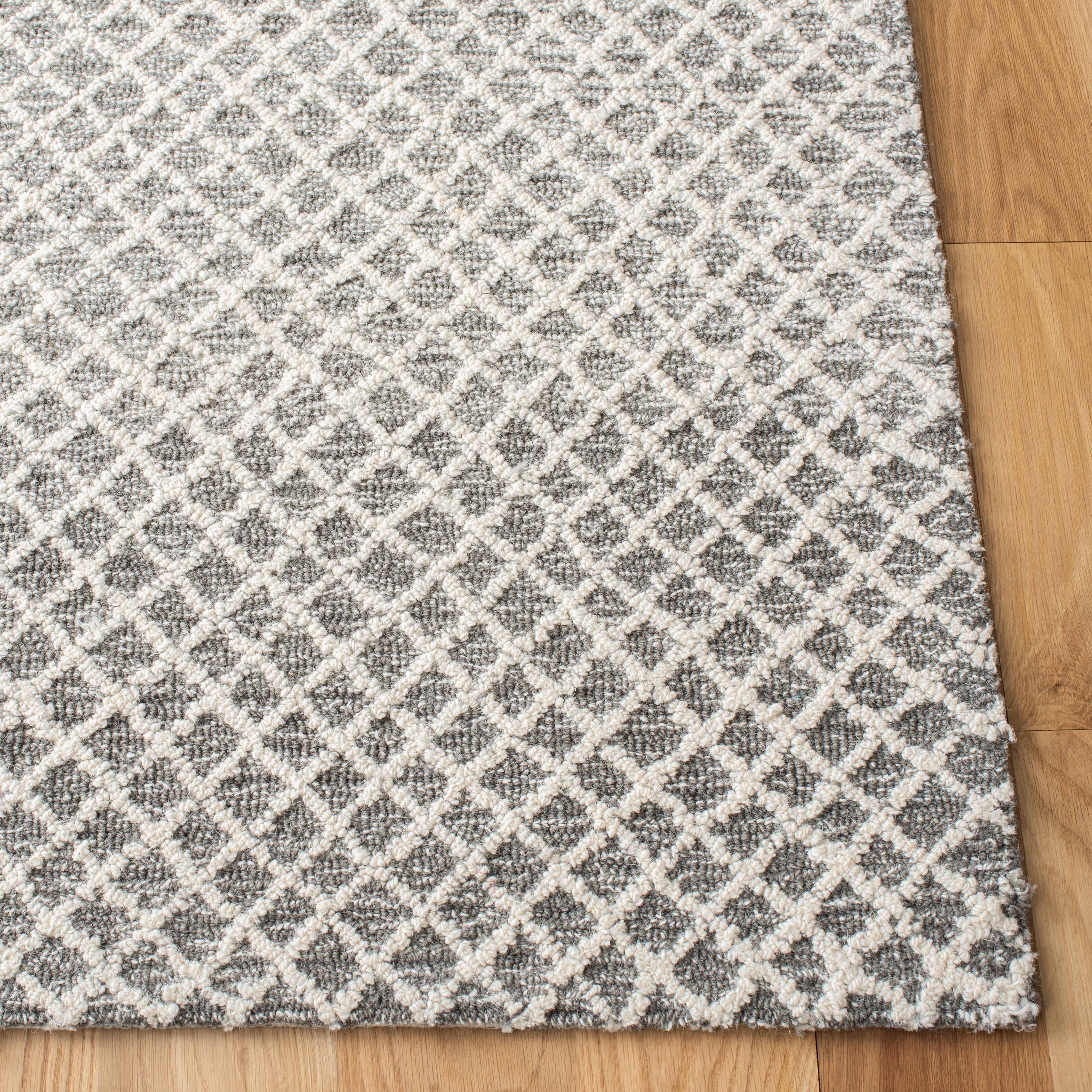 SAFAVIEH Micro-Loop Arnold Diamond Runner Rug, Grey/Ivory, 2'3" x 9'