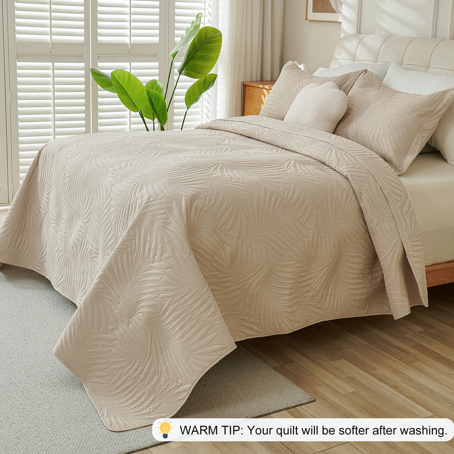 Evenhug 3-Piece King Quilt Set Soft Banana Leaves Pattern Bedding Set Lightweight Microfiber Ultrasonic Bedspread With Shams Suitable All Season(Beige,106"x96")