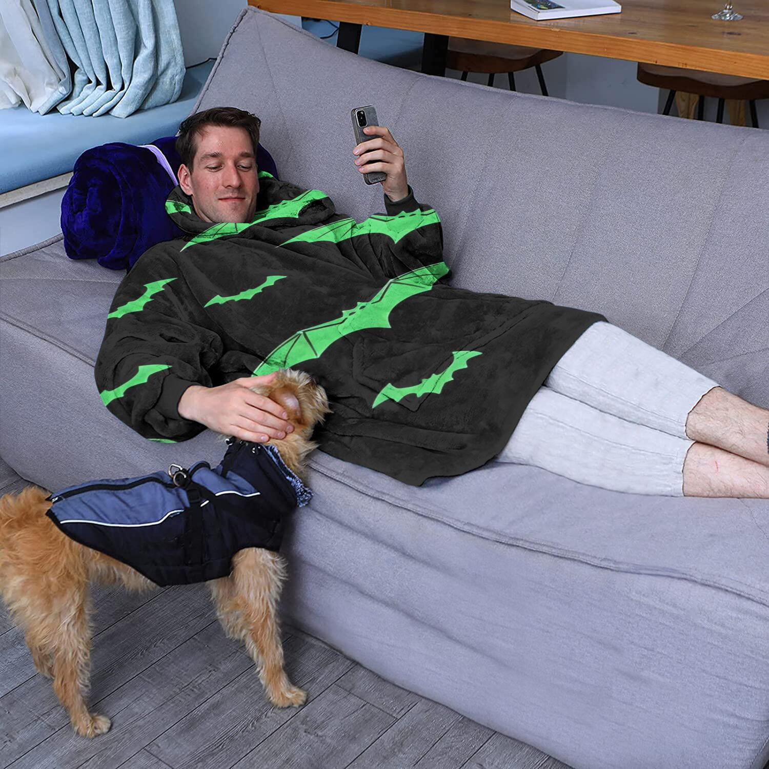 Wearable Oversized Blanket,Black Halloween Bats with Green Wearable Blanket Hoodie for Adults,Cozy Hooded Blankets with Super Pockets,Super Warm Fuzzy Pullover for Women & Men