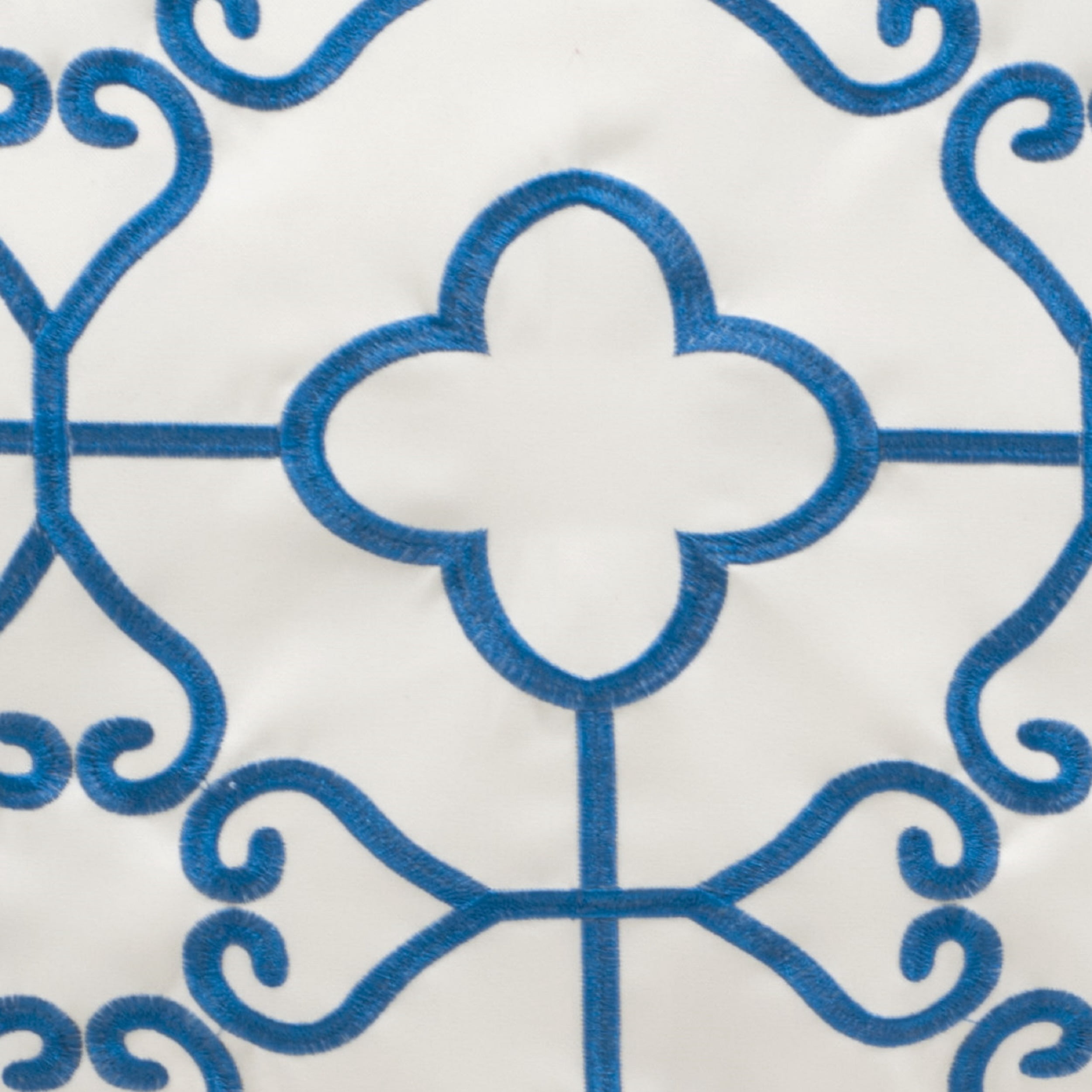 SAFAVIEH Nadia Soleil 20" x 20" Indoor/Outdoor Pillow, Royal Blue/Cream, Set of 2