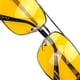 thumbnail image 4 of Gafas de sol con montura metálica polarizada diseñadas para conducción nocturna. Mejoran la visión y reducen el deslumbramiento con protección UV400., 4 of 5