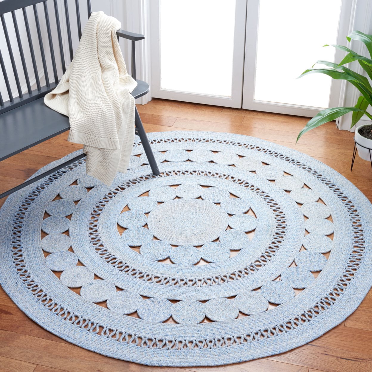 SAFAVIEH Cape Cod Donna Geometric Polyester Area Rug, Blue, 4' x 4' Round