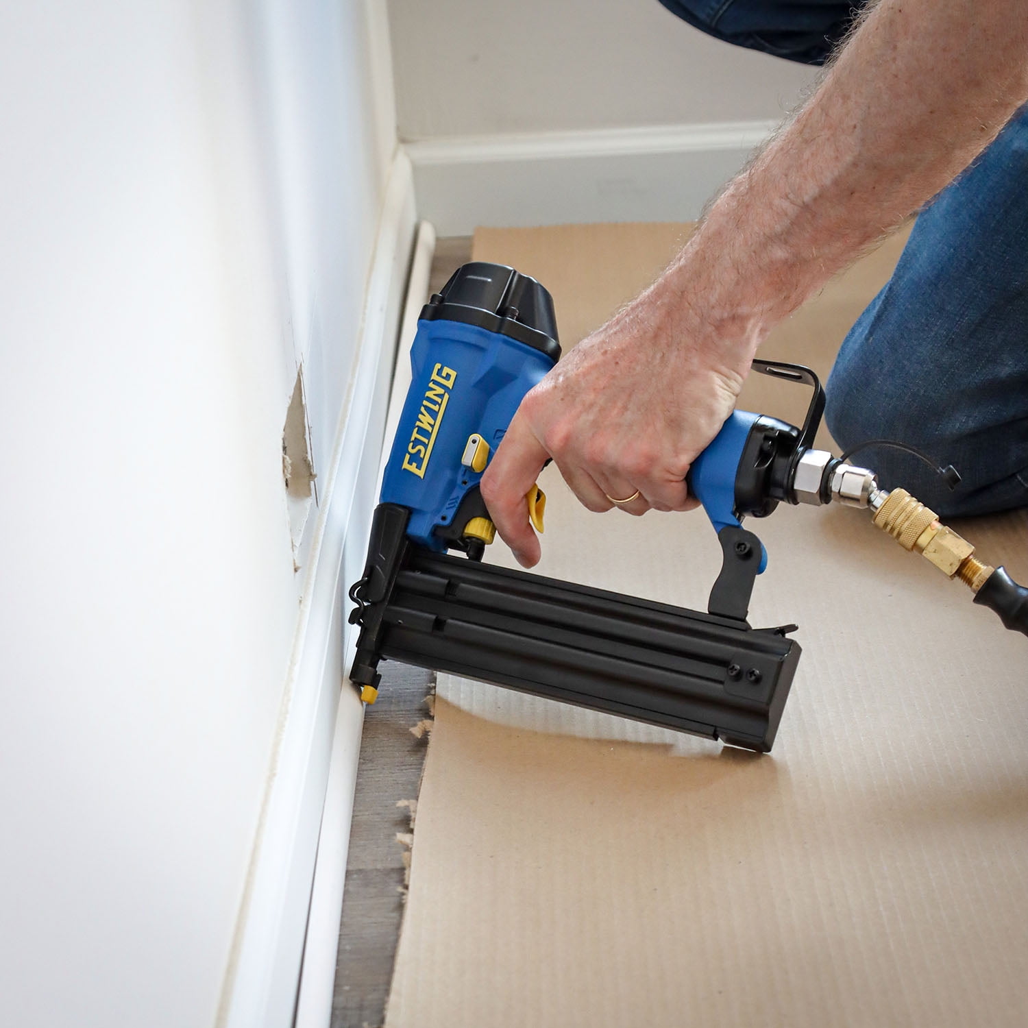Estwing EBR50 Pneumatic 18-Gauge 2" Brad Nailer with Metal Belt Hook, 1/4" Swivel Fitting and Bag