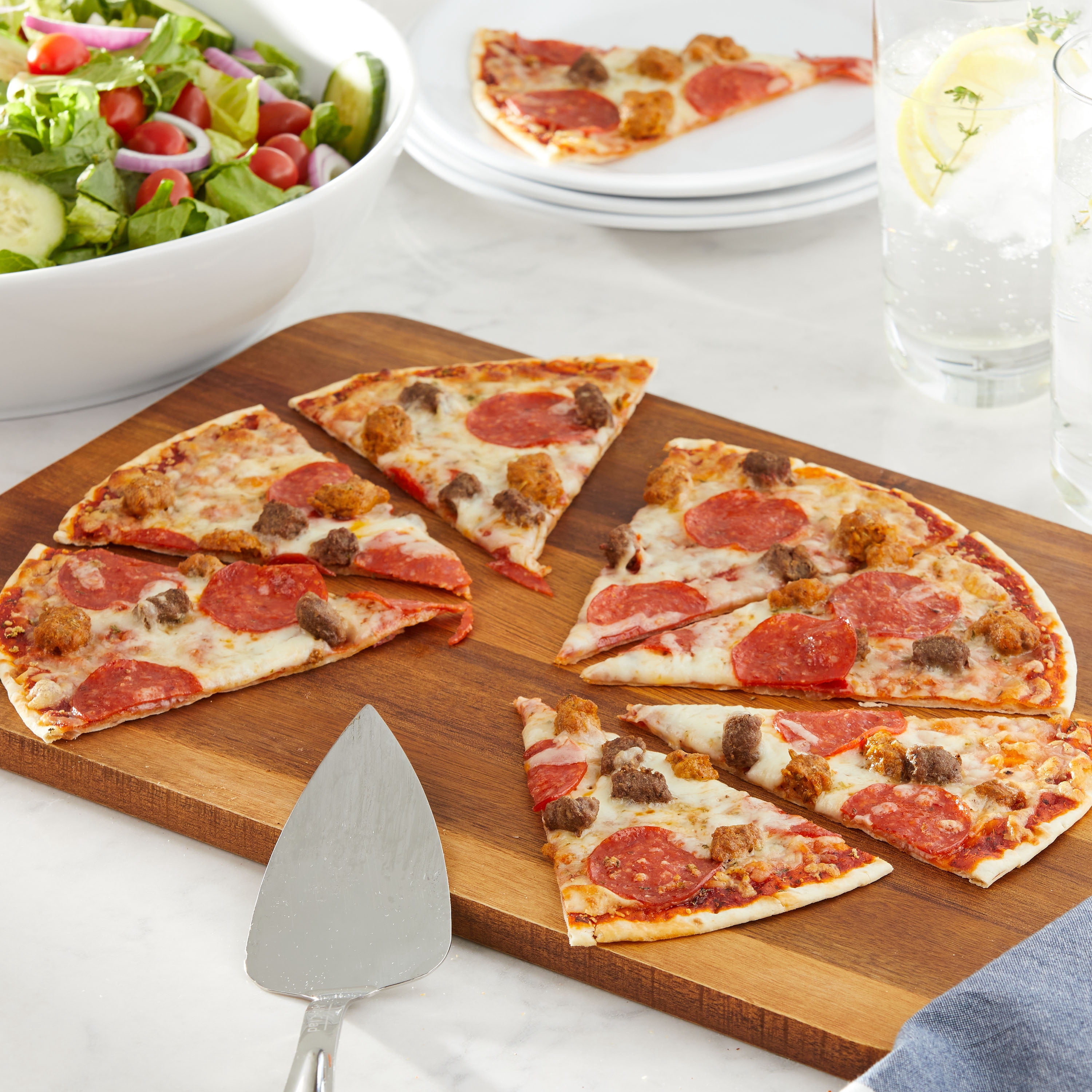 Marketside Meat Trio Pizza, Thin Crust, Medium, 16.8 oz (Fresh)