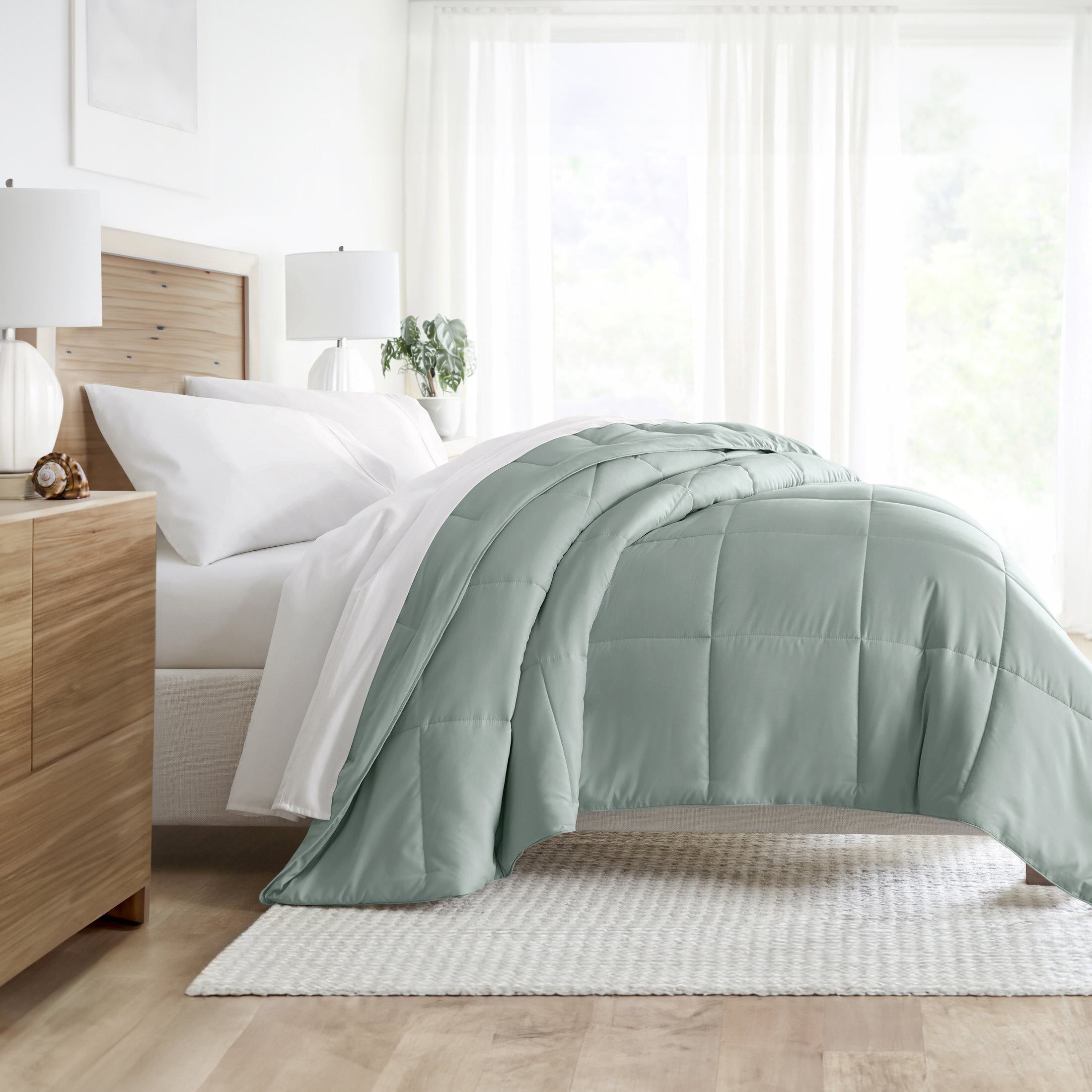 Noble Linens Eucalyptus All Season Lightweight Down-Alternative Solid Comforter, Full/Queen