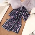 thumbnail image 4 of Bufanda de cuello de invierno para mujer Soledad Peluche Gris, 4 of 5